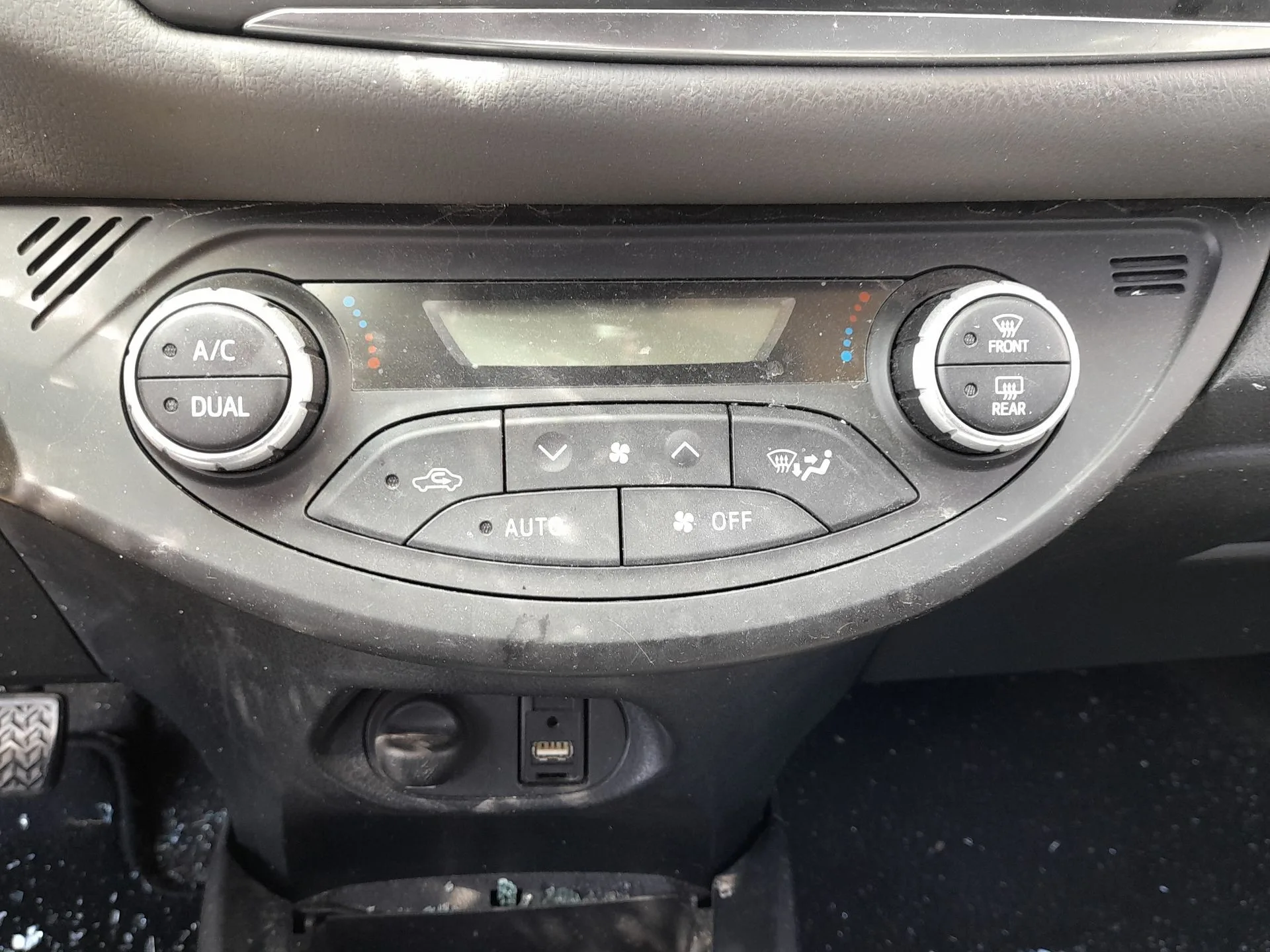 Mando Climatizador para Toyota Yaris (_P13_)