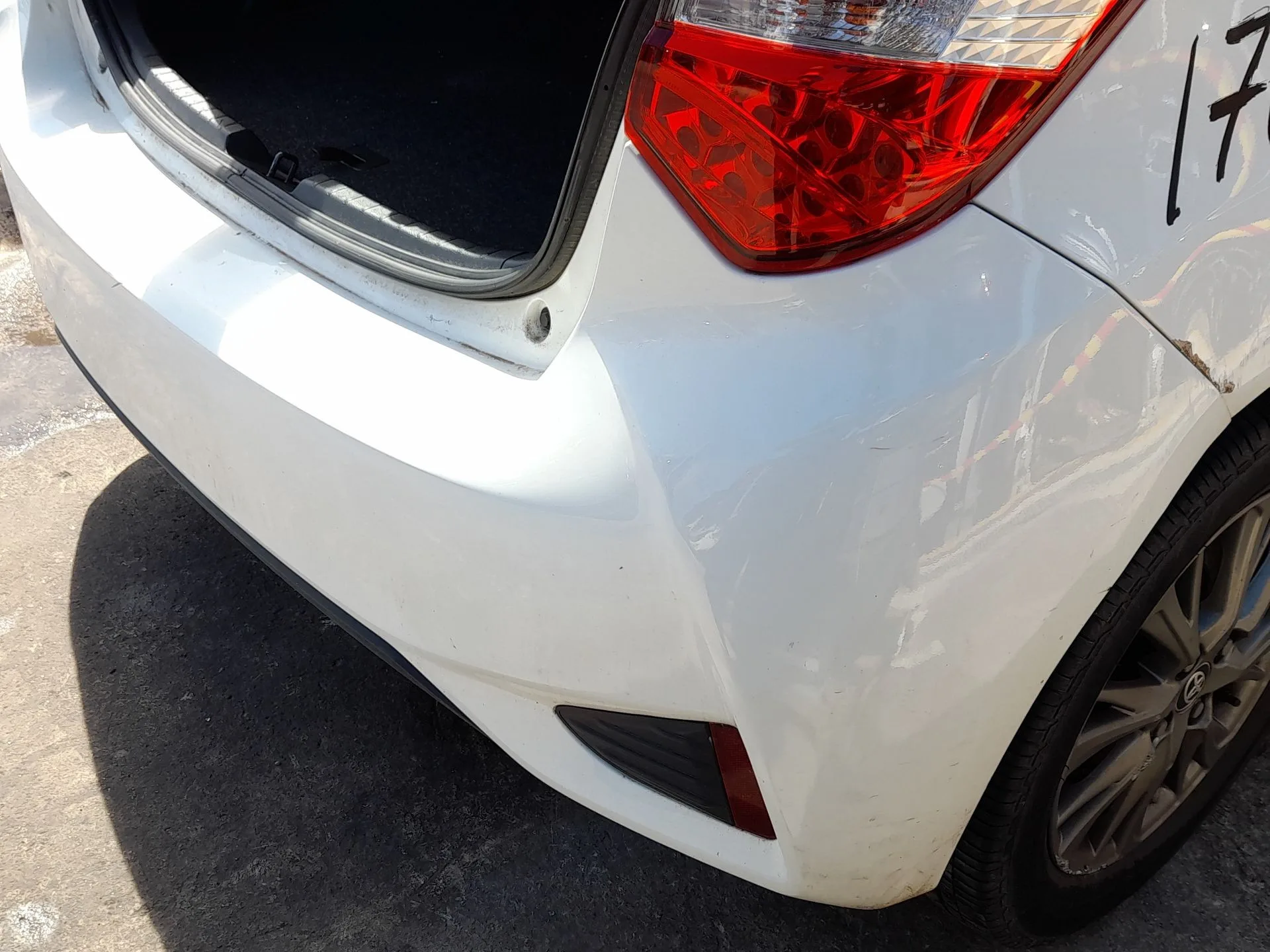 Paragolpes Trasero para Toyota Yaris (_P13_)