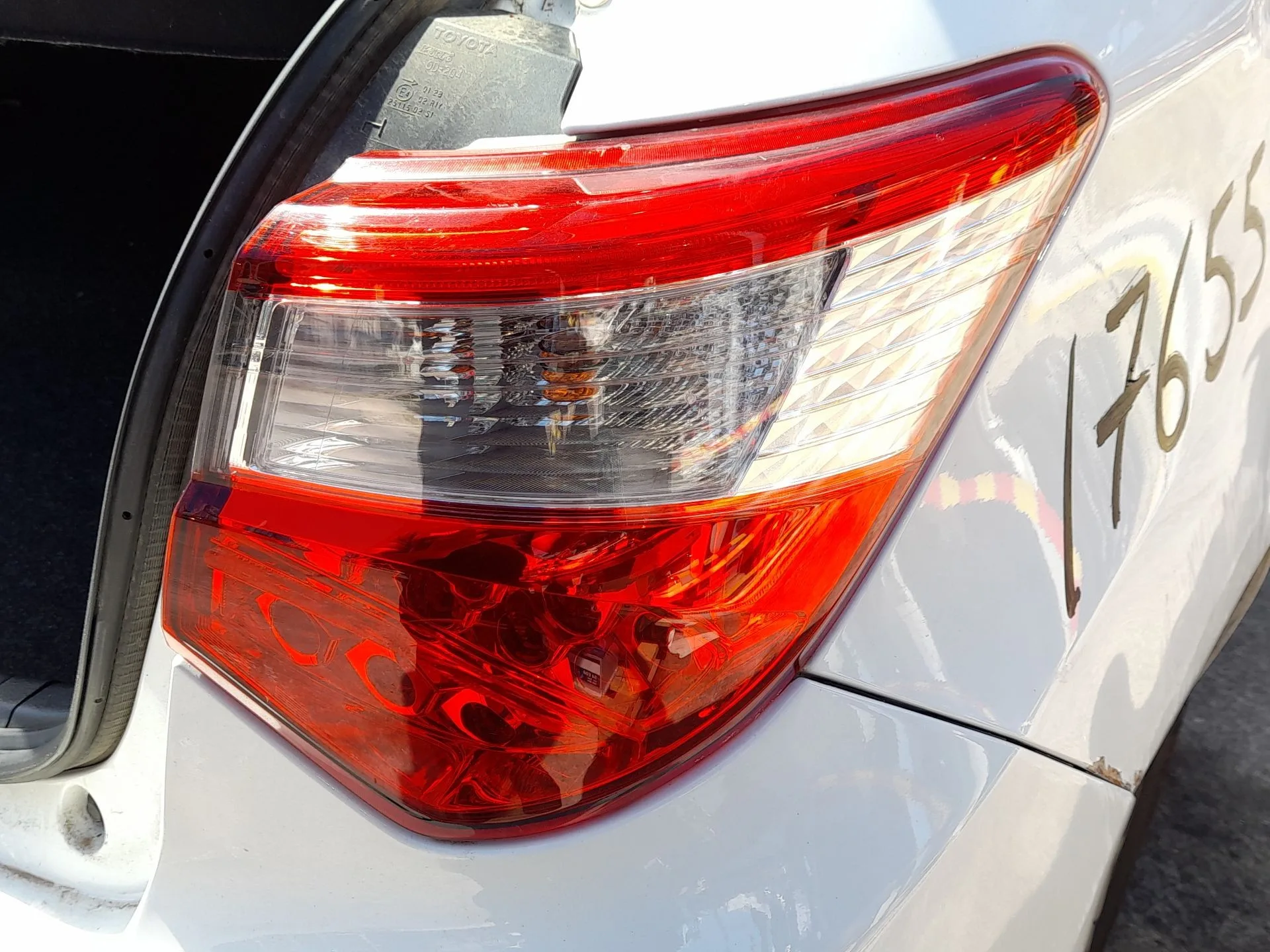Piloto Trasero Derecho Exterior para Toyota Yaris (_P13_)
