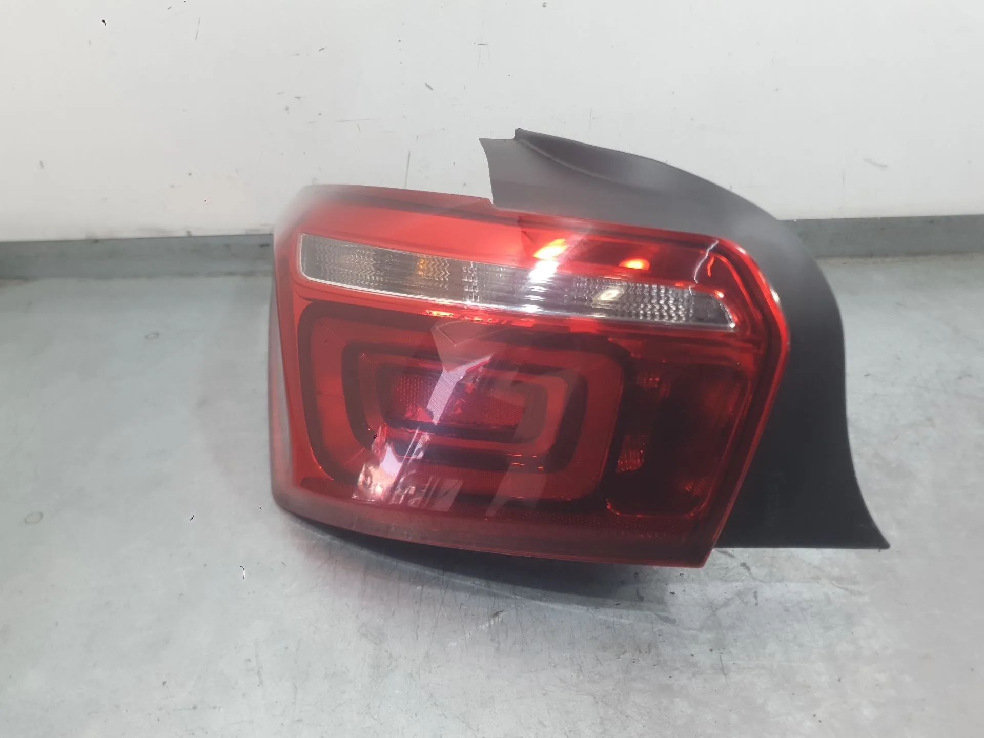 Piloto Trasero Izquierdo para Citroën C-Elysee (Dd_)