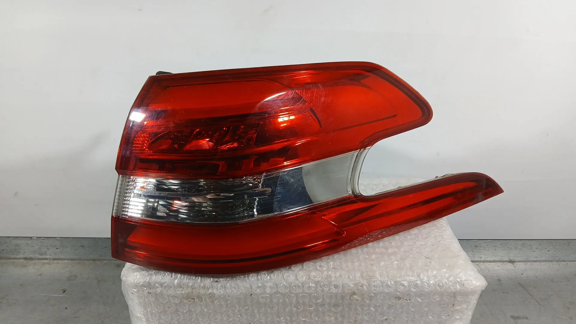 Piloto Trasero Derecho Exterior para Peugeot 308 Sw Ii (Lc_, Lj_, Lr_, Lx_, L4_)