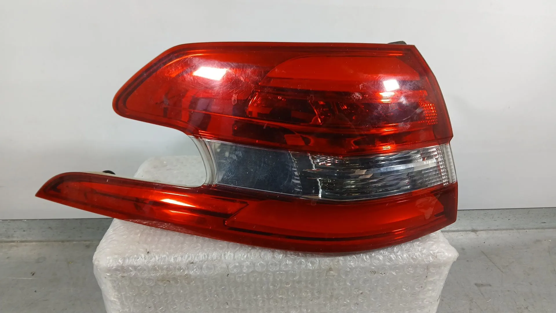 Piloto Trasero Izquierdo Exterior para Peugeot 308 Sw Ii (Lc_, Lj_, Lr_, Lx_, L4_)