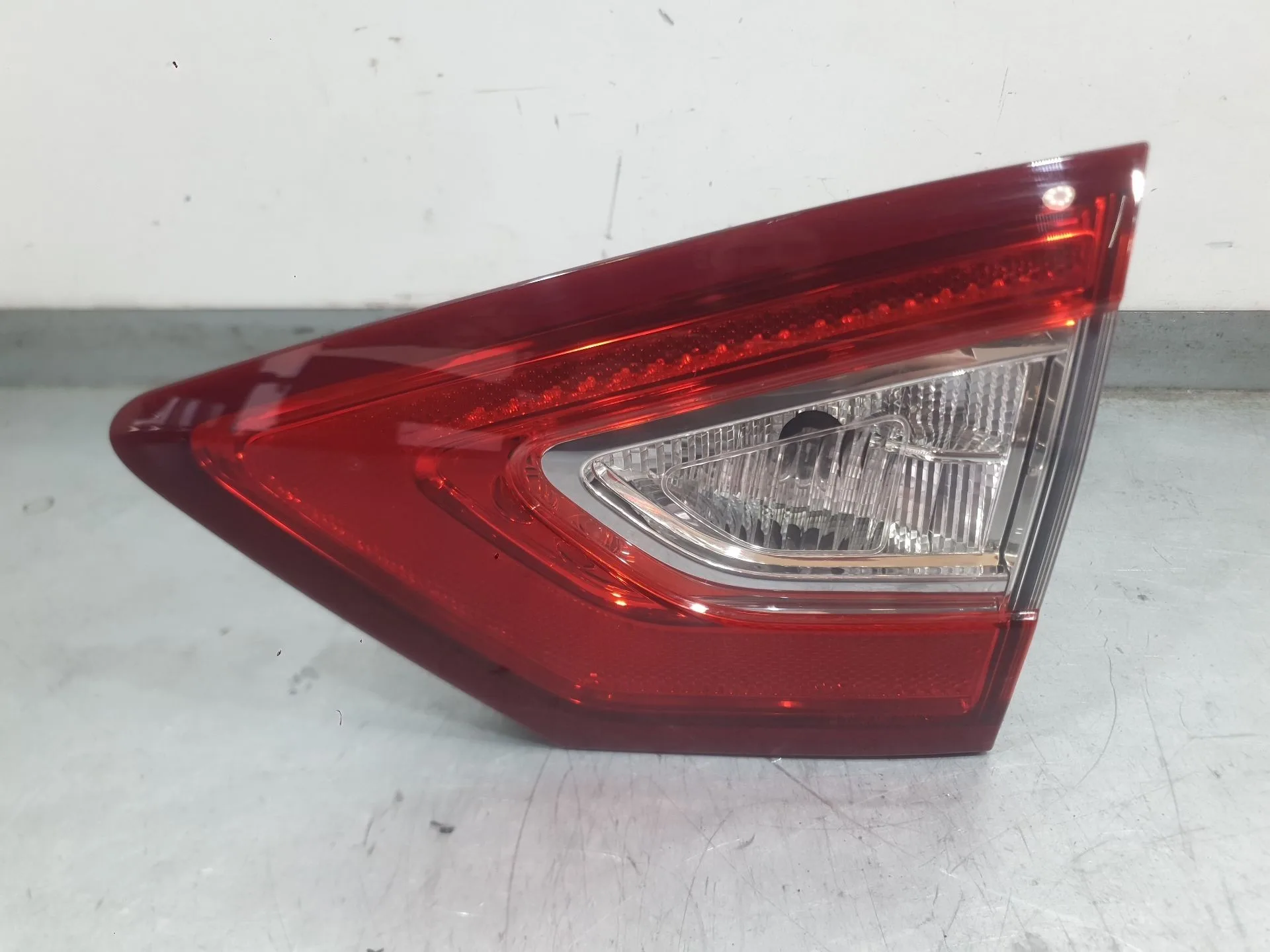 Piloto Trasero Derecho Interior para Ford Mondeo V Hatchback (Ce)