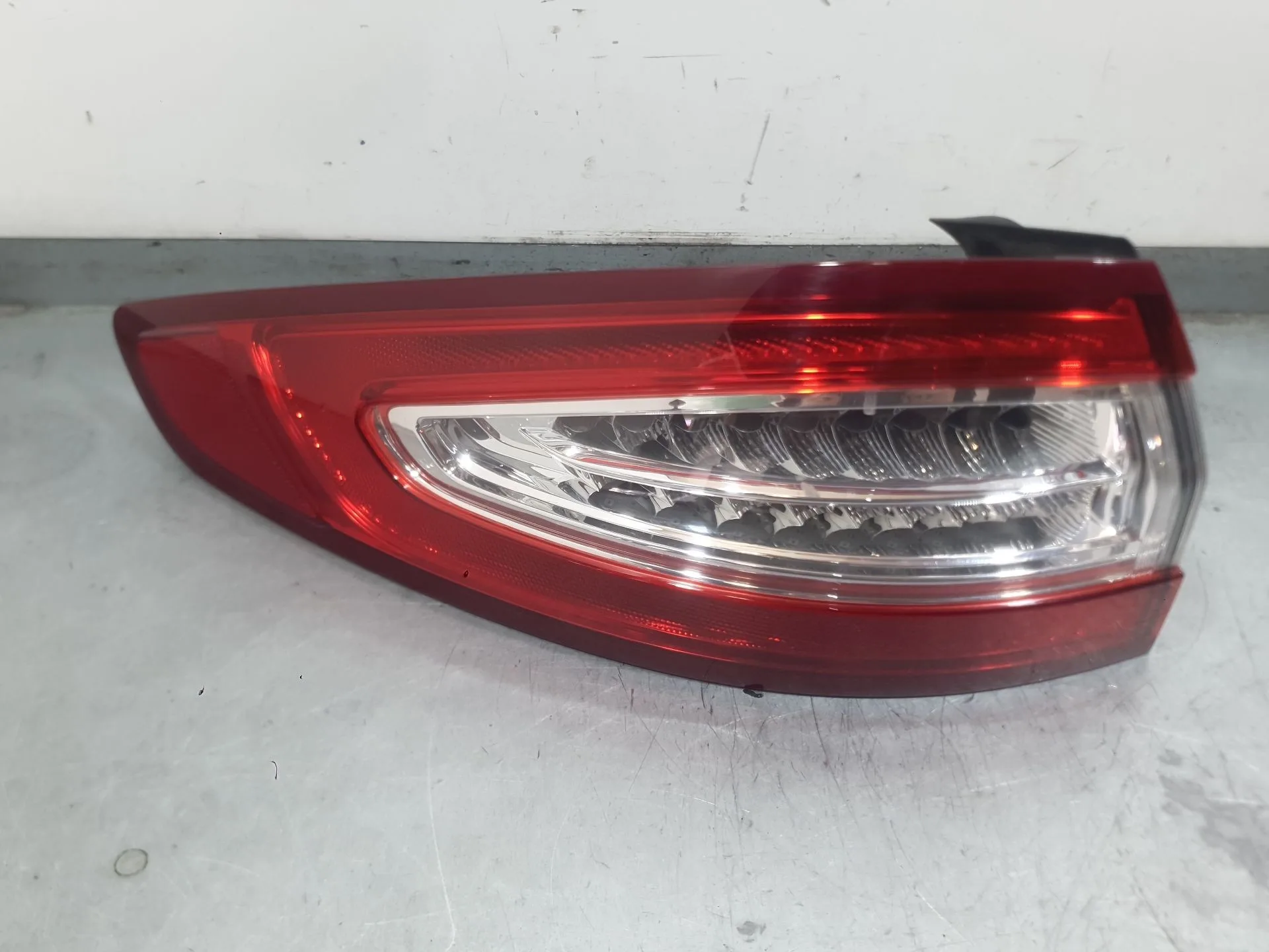 Piloto Trasero Izquierdo Exterior para Ford Mondeo V Hatchback (Ce)