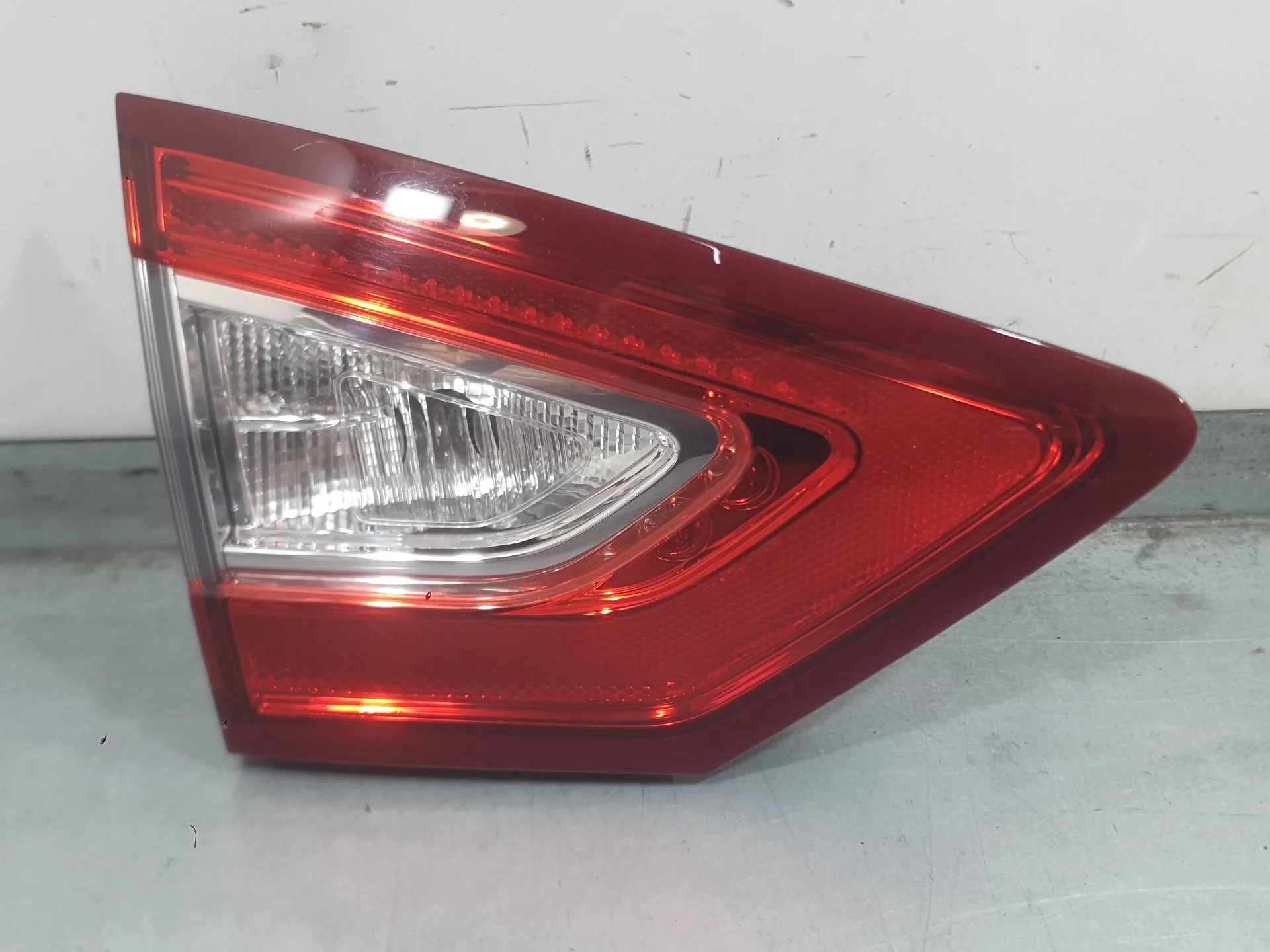 Piloto Trasero Izquierdo Interior para Ford Mondeo V Hatchback (Ce)