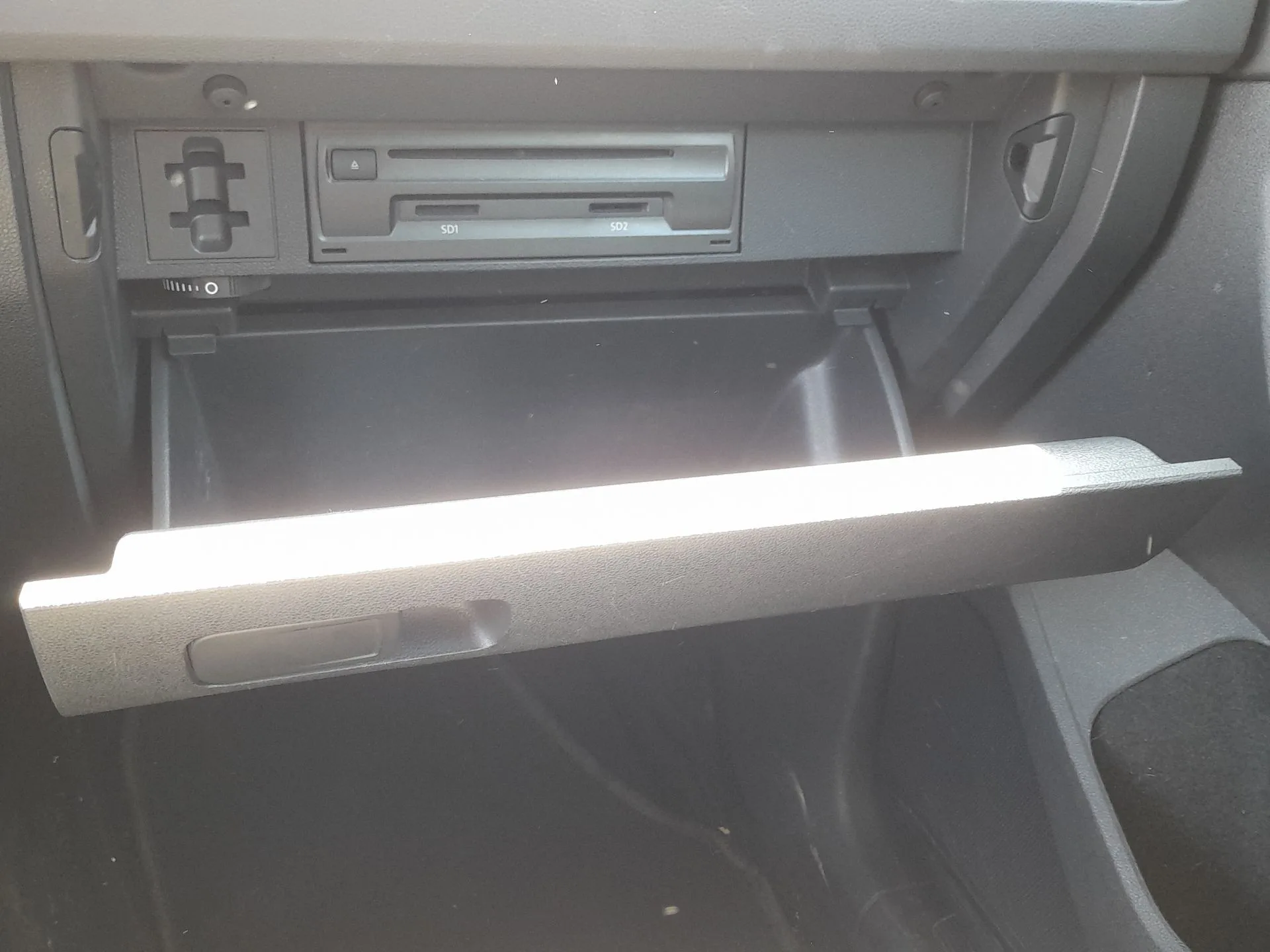 Guantera para Volkswagen Tiguan (Ad1, Ax1)