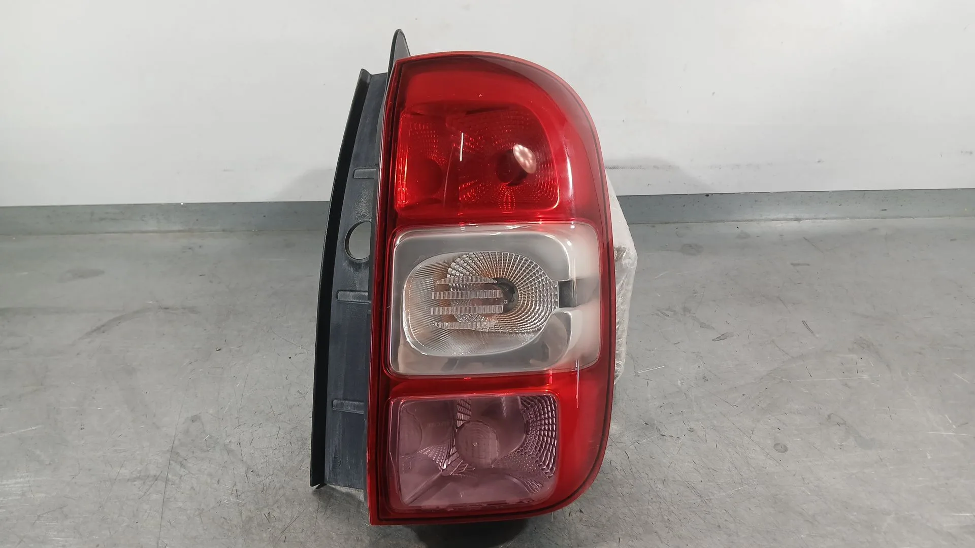Piloto Trasero Derecho para Dacia Duster (Hs_)