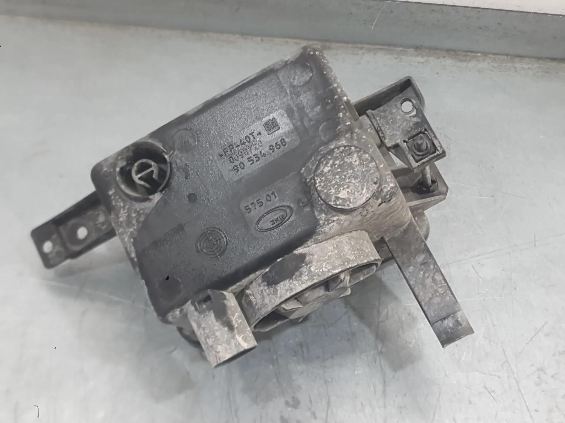 Faro Antiniebla Izquierdo para Opel Corsa C (X01)