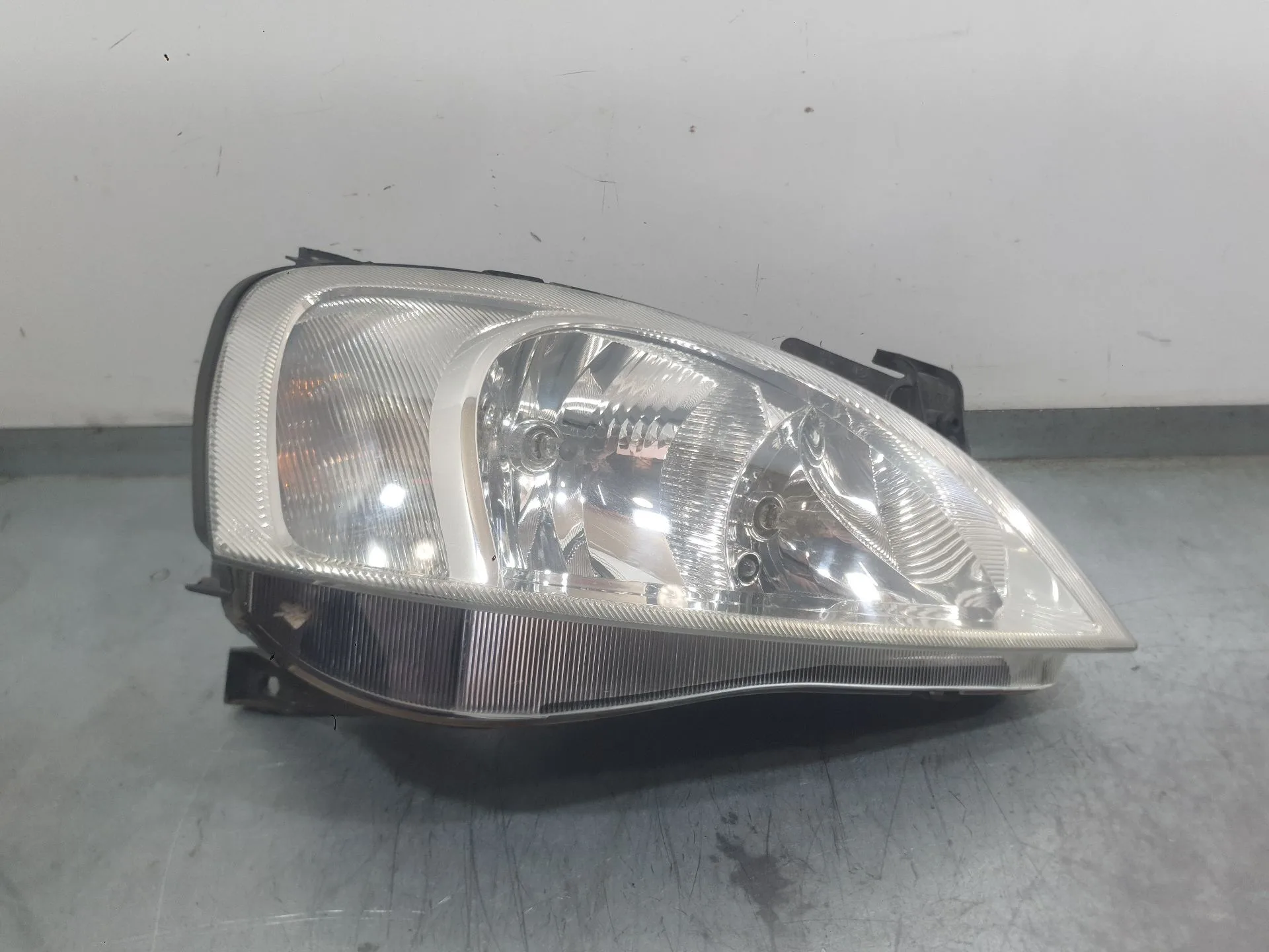 Faro Derecho para Opel Corsa C (X01)