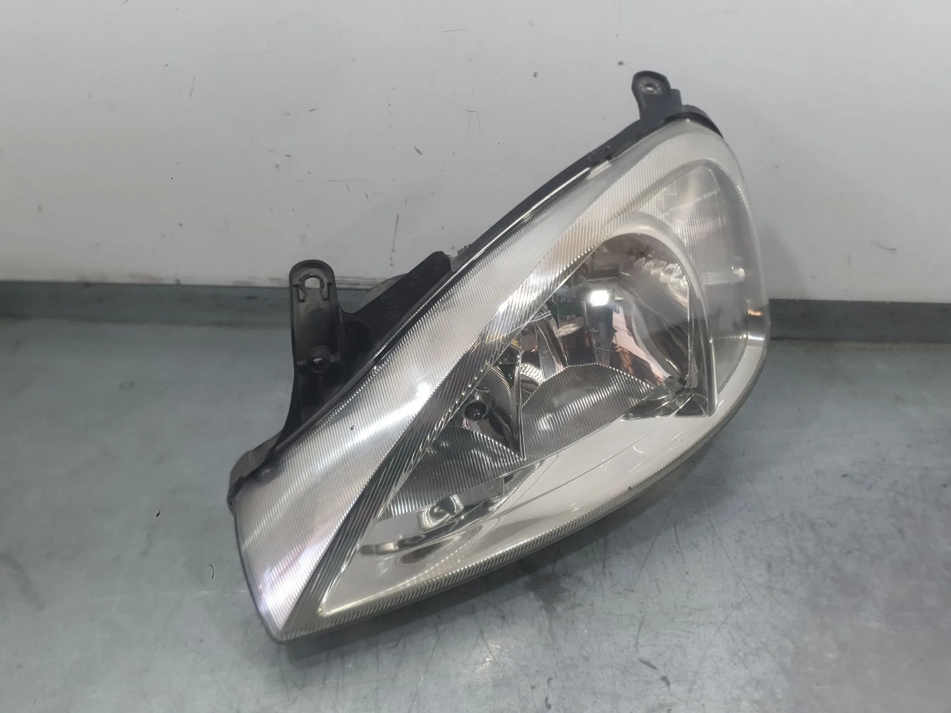 Faro Izquierdo para Opel Corsa C (X01)