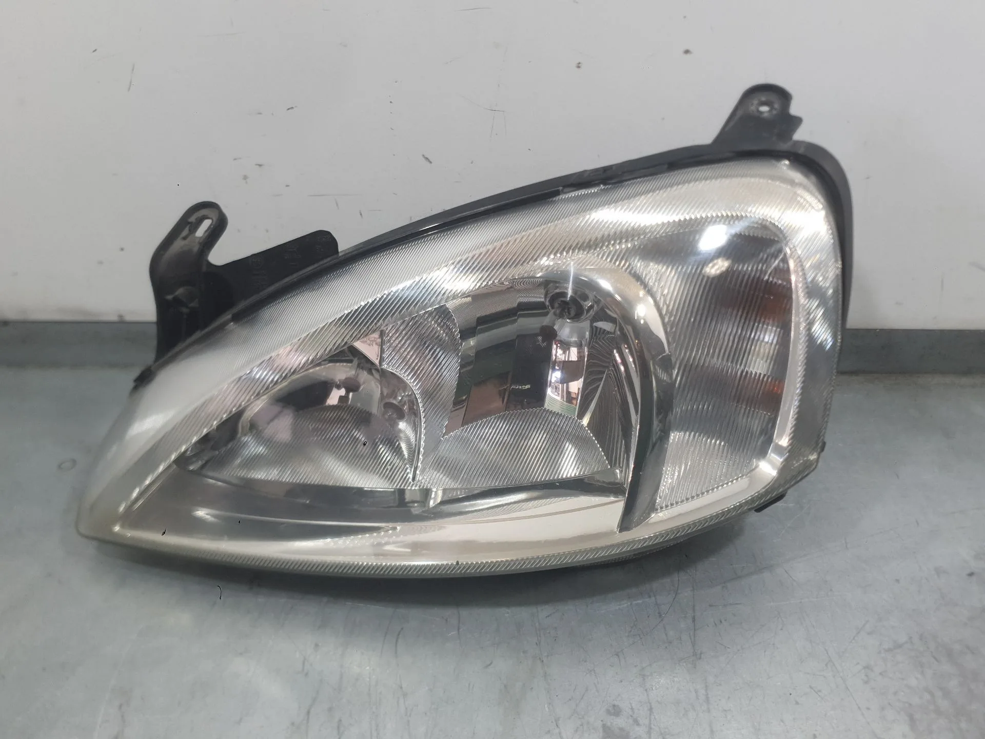 Faro Izquierdo para Opel Corsa C (X01)