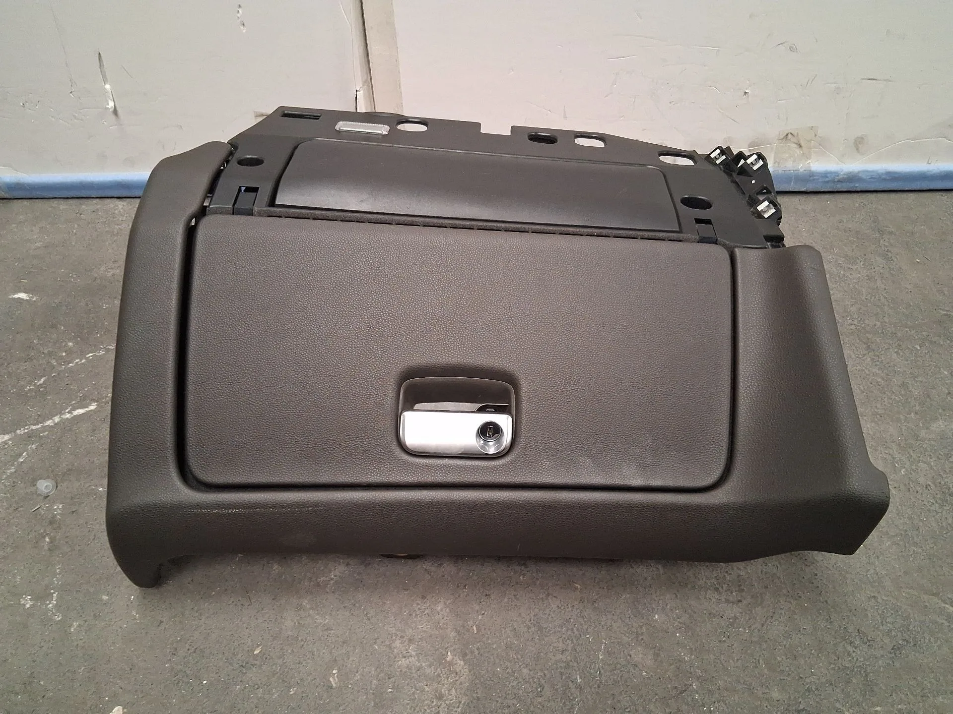 Guantera para Porsche Macan (95B)