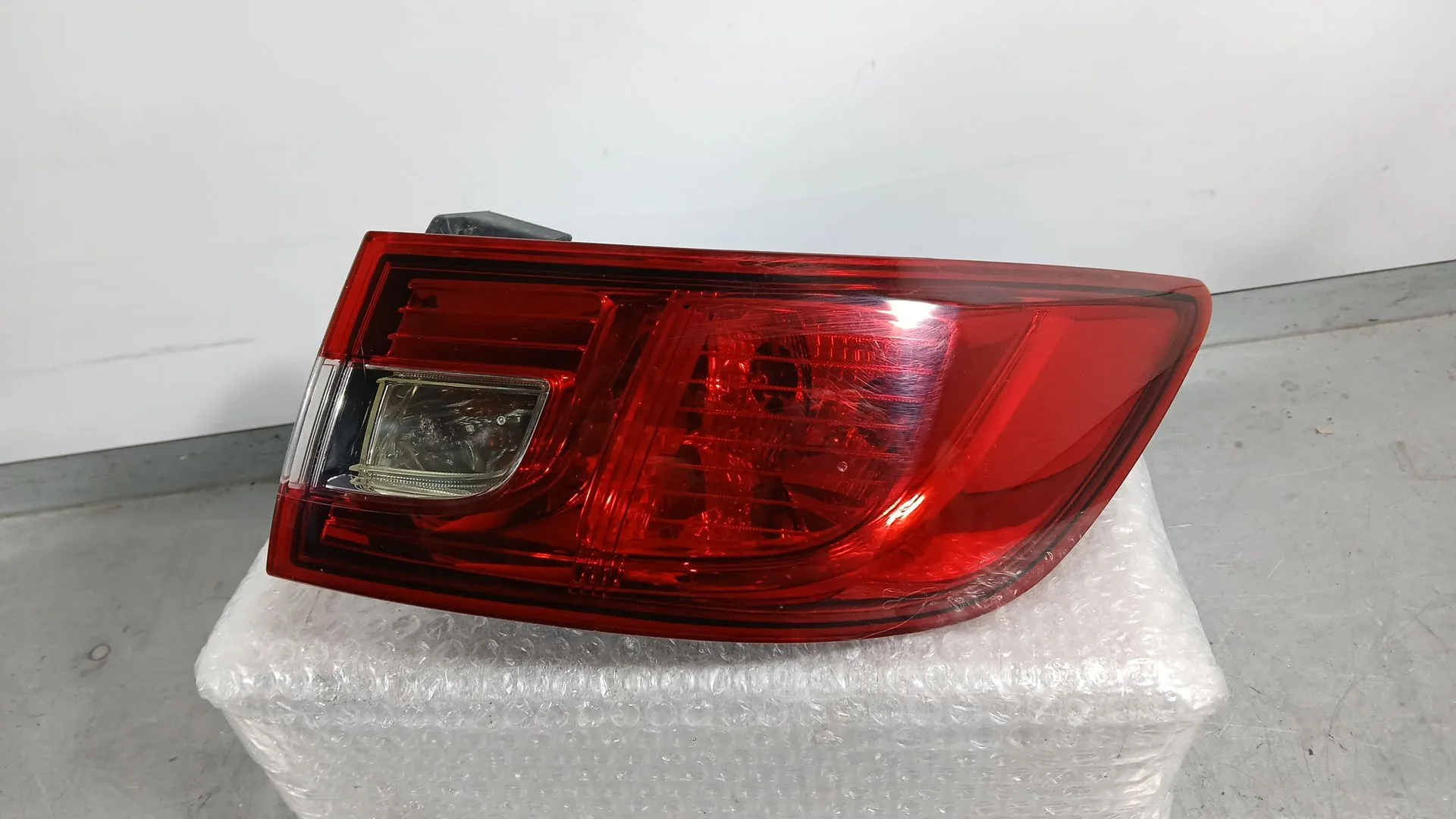 Piloto Trasero Derecho Exterior para Renault Clio Iv (Bh_)