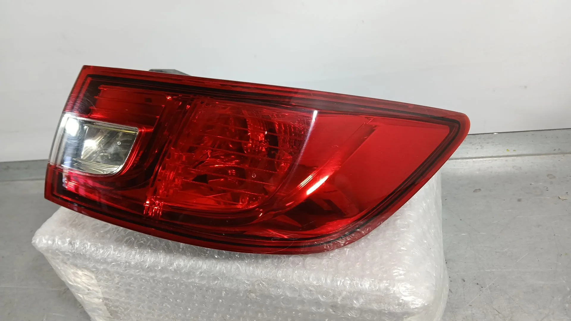 Piloto Trasero Derecho Exterior para Renault Clio Iv (Bh_)