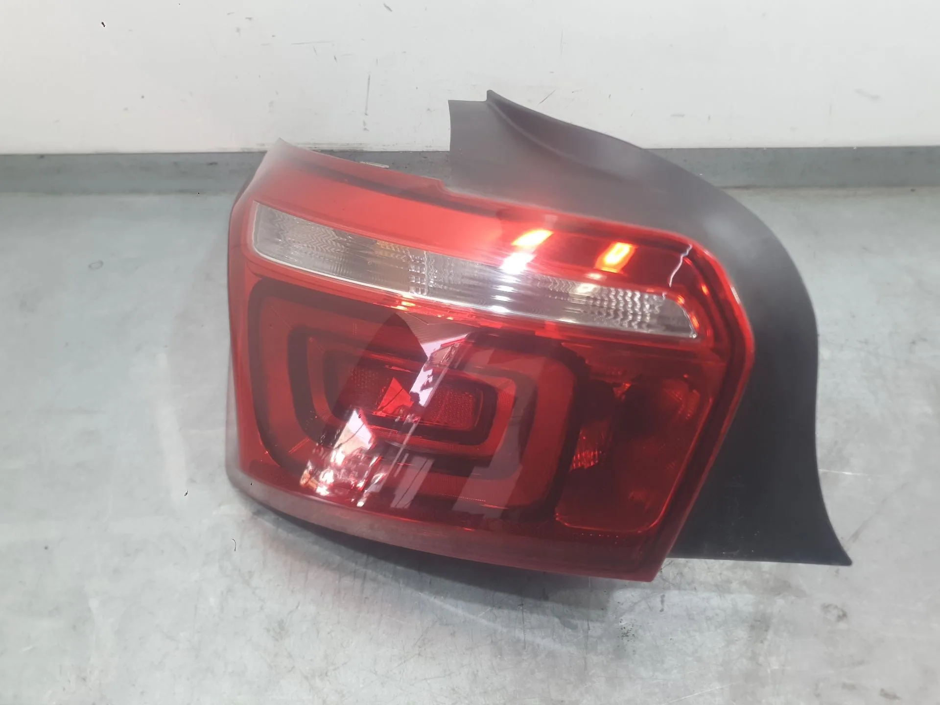 Piloto Trasero Izquierdo para Citroën C-Elysee (Dd_)