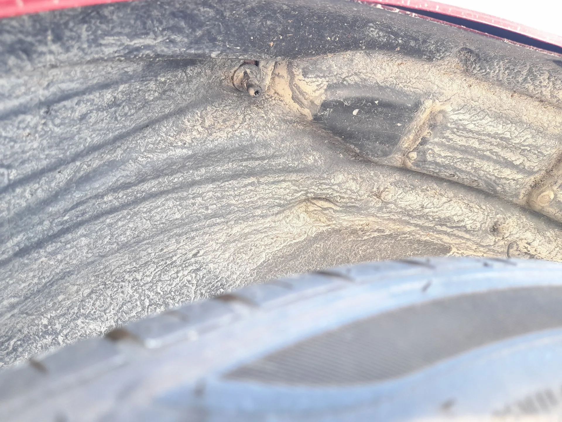 Plastico Pase Rueda Tras. Izq. para Opel Corsa F (P2Jo)
