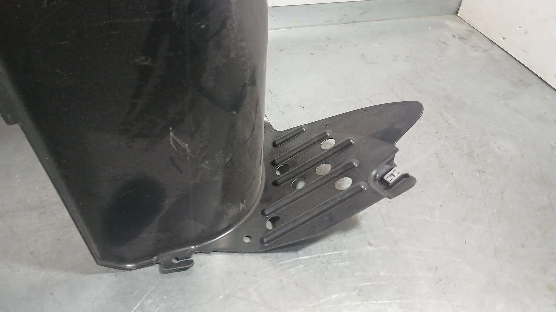 Plastico Pase Rueda Tras. Dch. para Seat Arona (Kj7, Kjp)