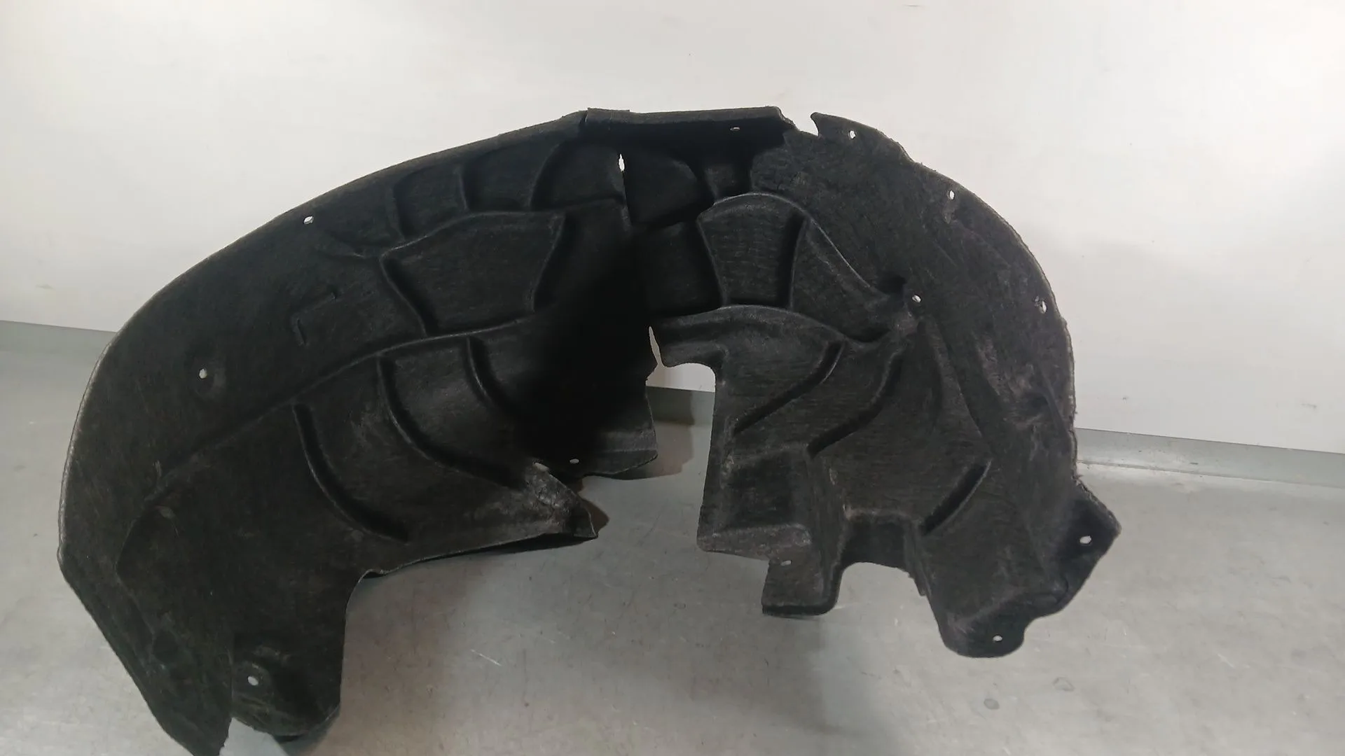 Plastico Pase Rueda Tras. Izq. para Seat Leon (5F1)