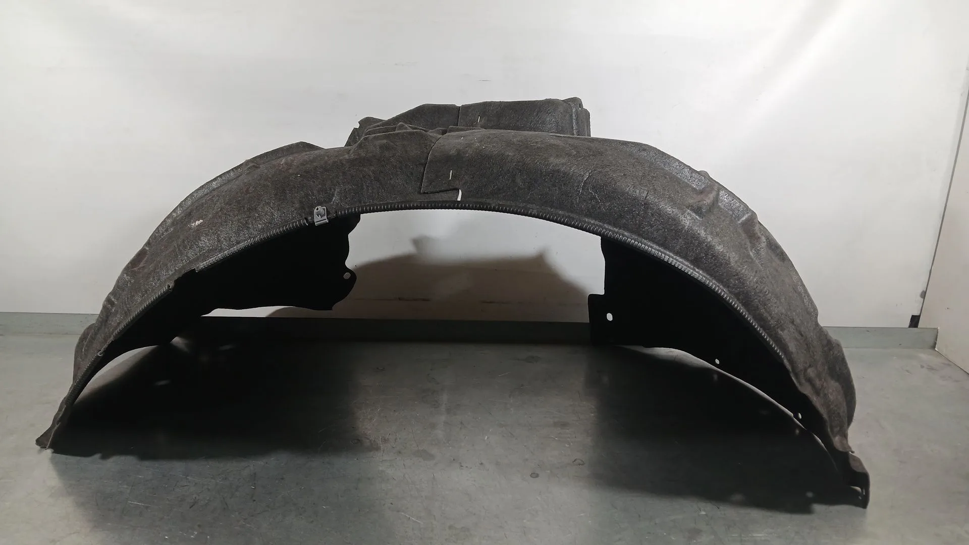 Plastico Pase Rueda Del. Dch. para Audi A5 (F53, F5P)