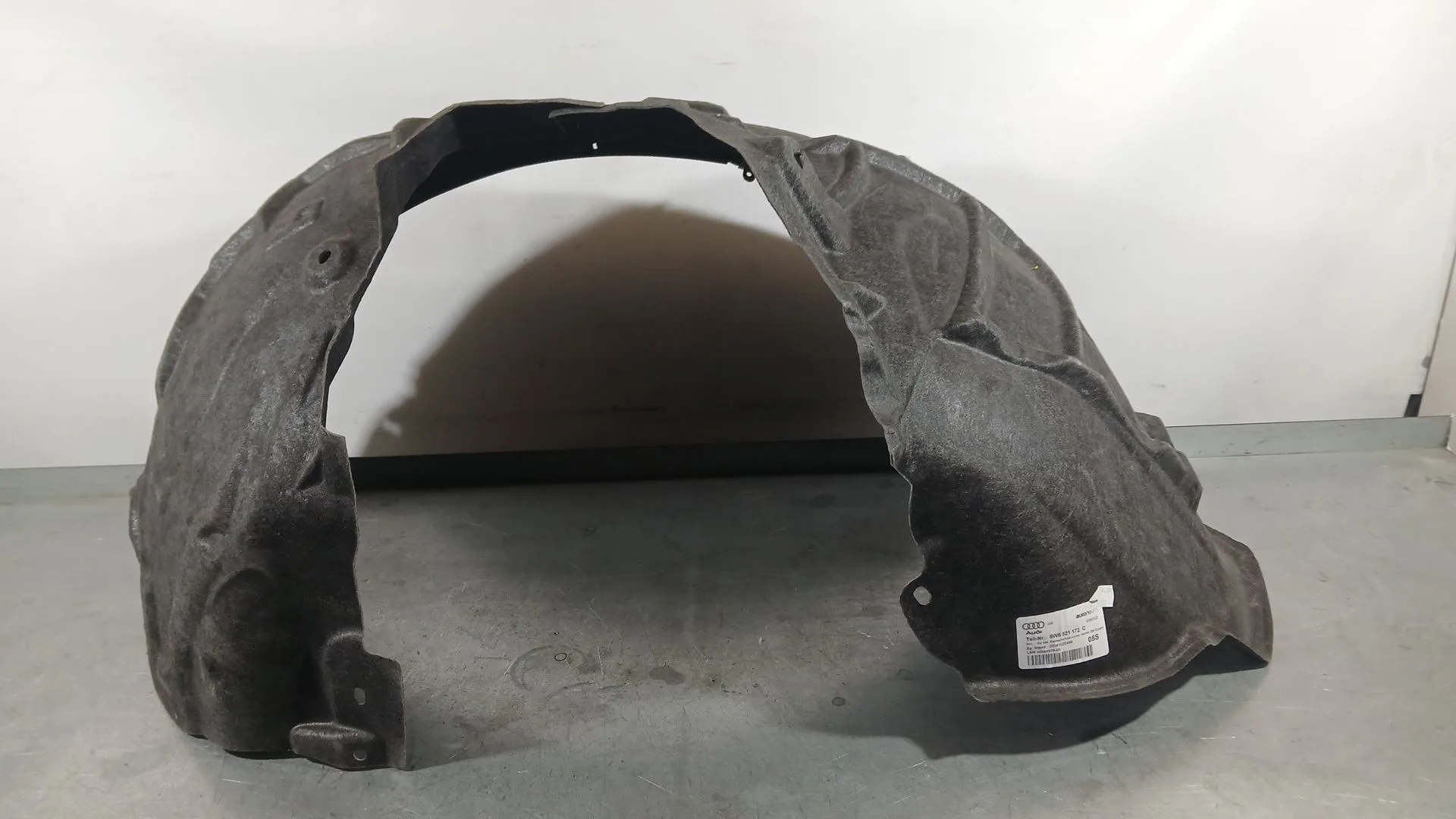 Plastico Pase Rueda Del. Dch. para Audi A5 (F53, F5P)