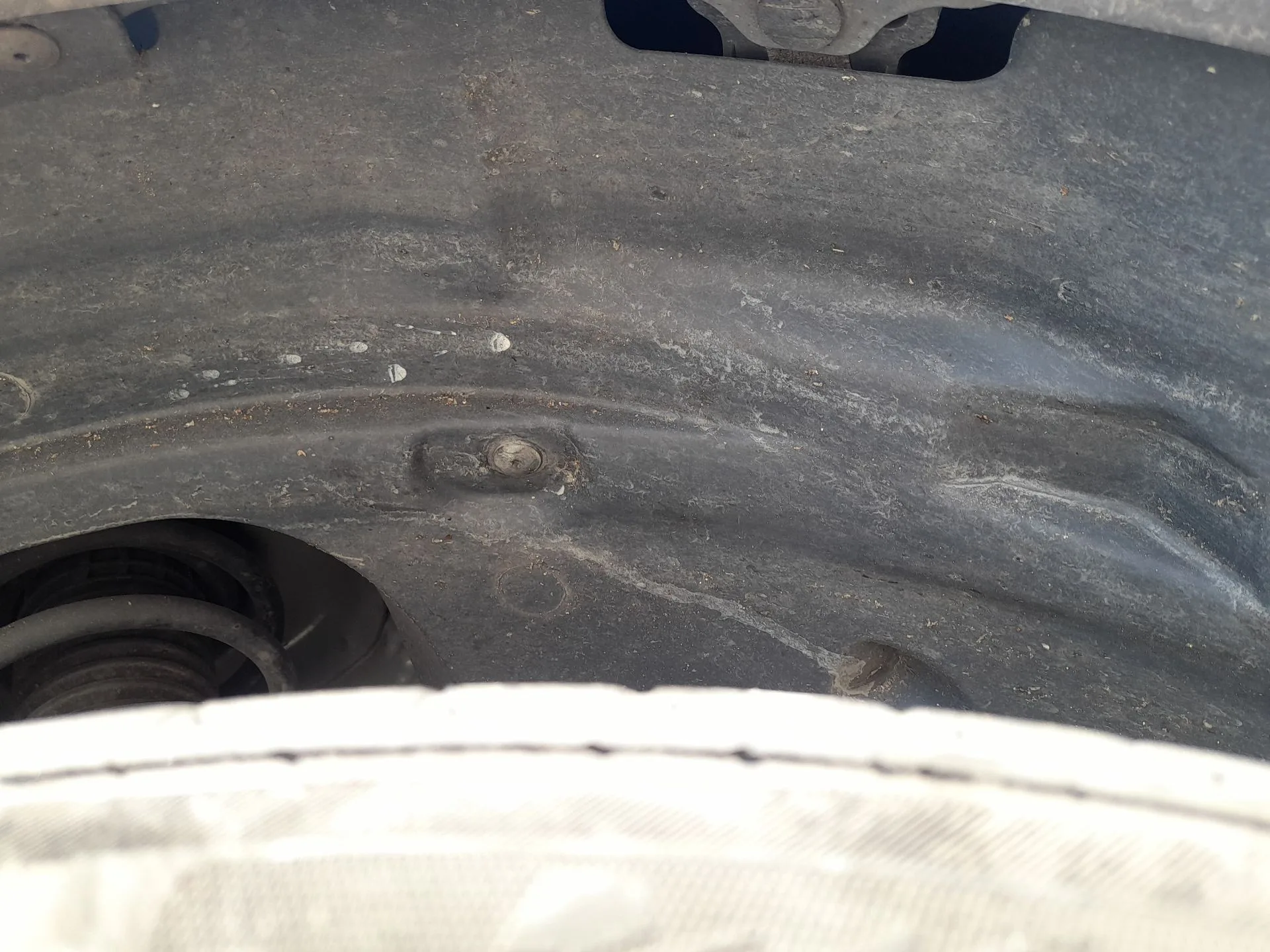 Plastico Pase Rueda Del. Izq. para Peugeot 2008 I (Cu_)
