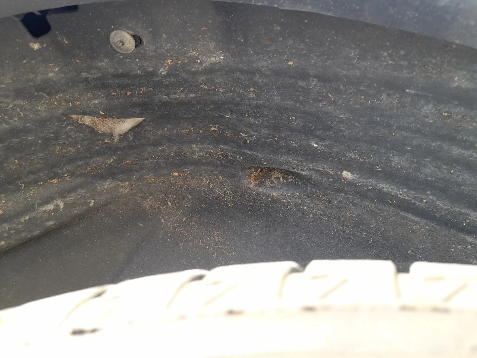 Plastico Pase Rueda Tras. Izq. para Peugeot 2008 I (Cu_)