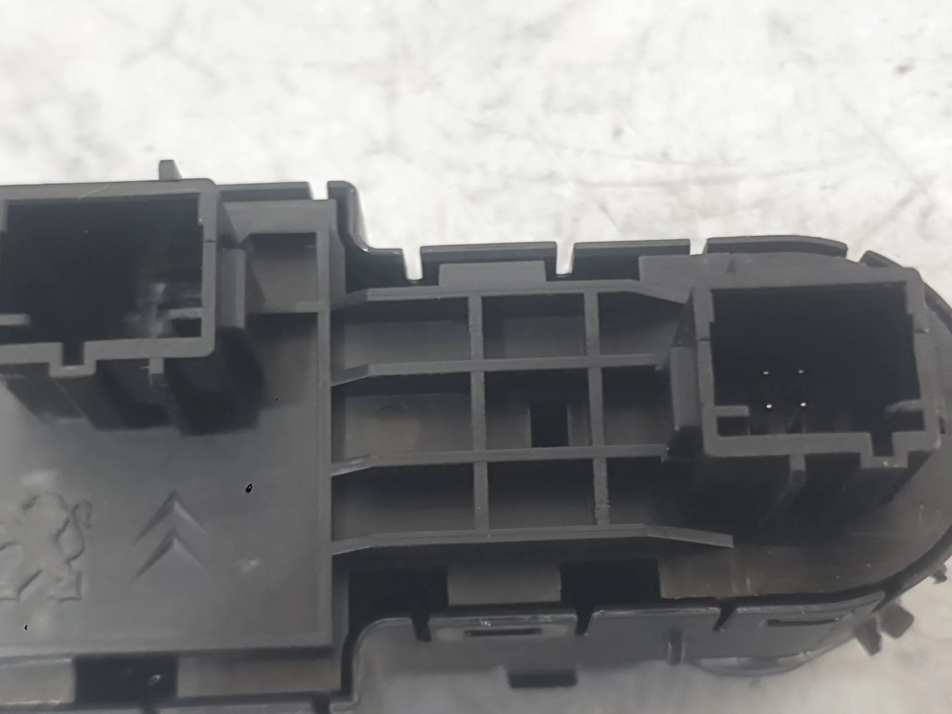 Mando Elevalunas Delantero Izquierdo para Opel Corsa F (P2Jo)