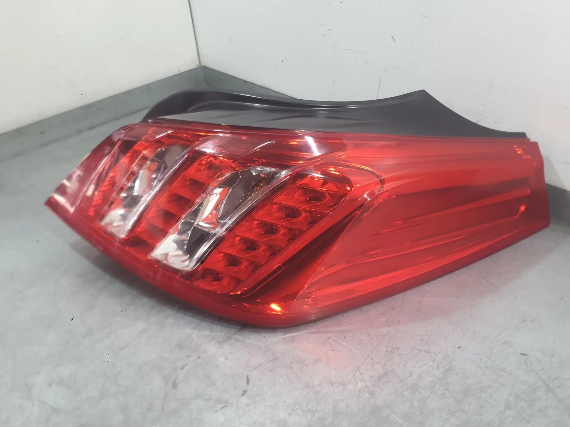 Piloto Trasero Derecho para Peugeot 508 I (8D_)