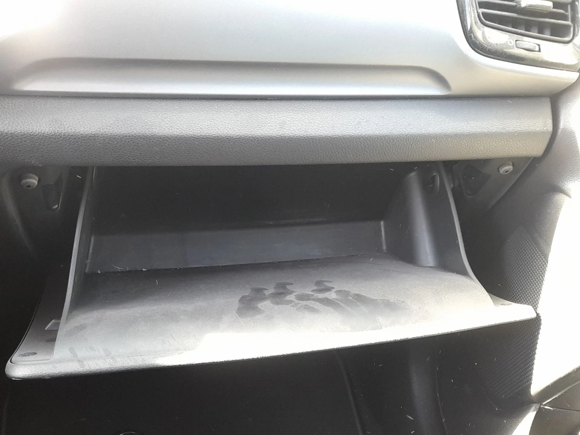 Guantera para Kia Stonic (Yb)