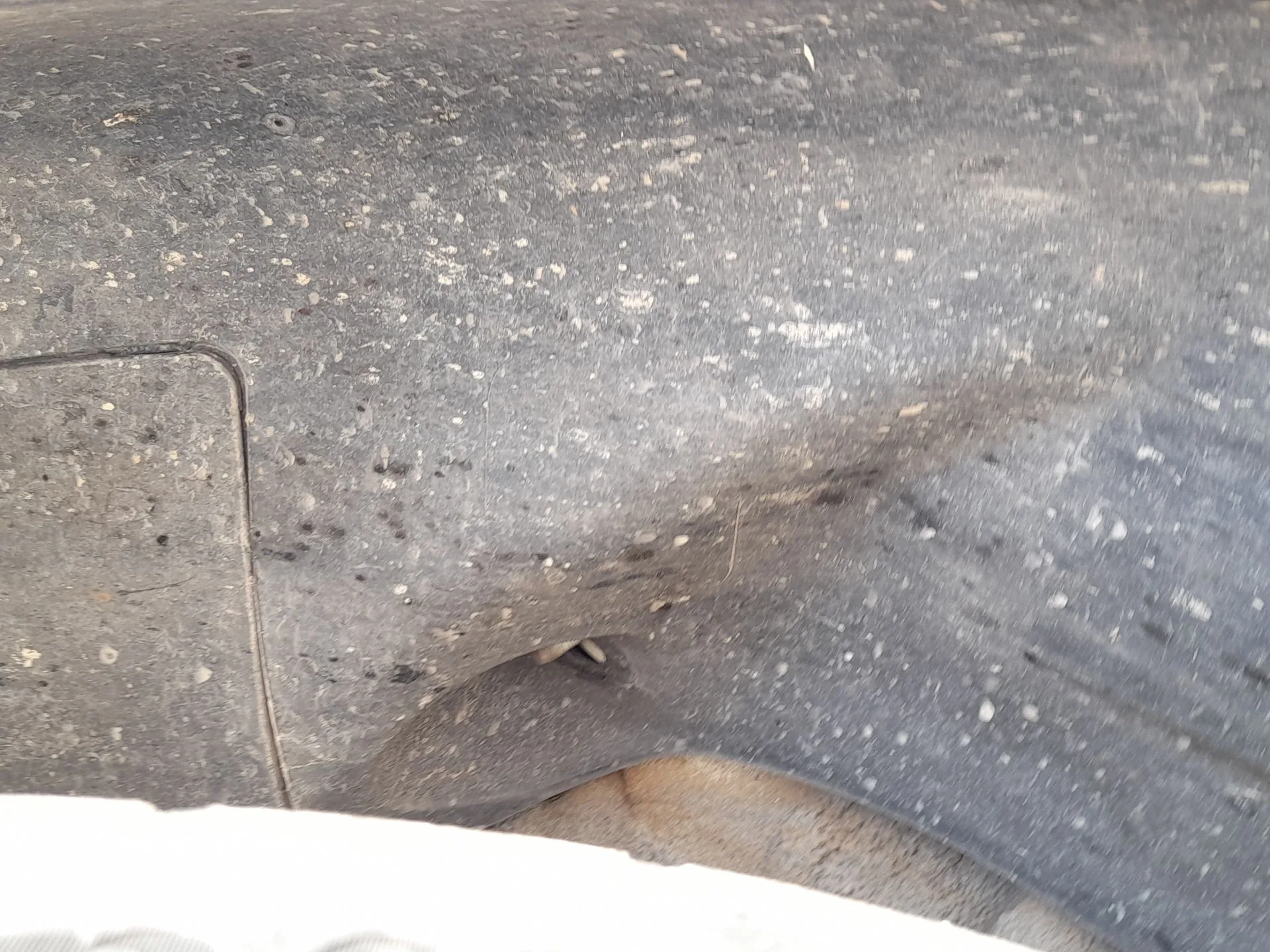 Plastico Pase Rueda Del. Izq. para Kia Stonic (Yb)