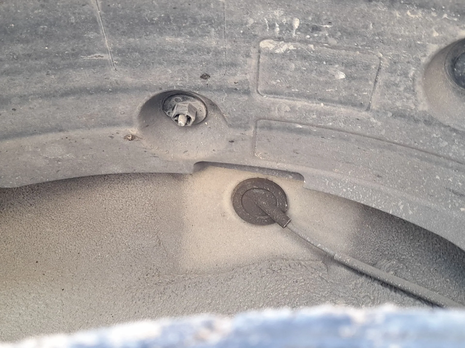 Plastico Pase Rueda Tras. Dch. para Kia Stonic (Yb)