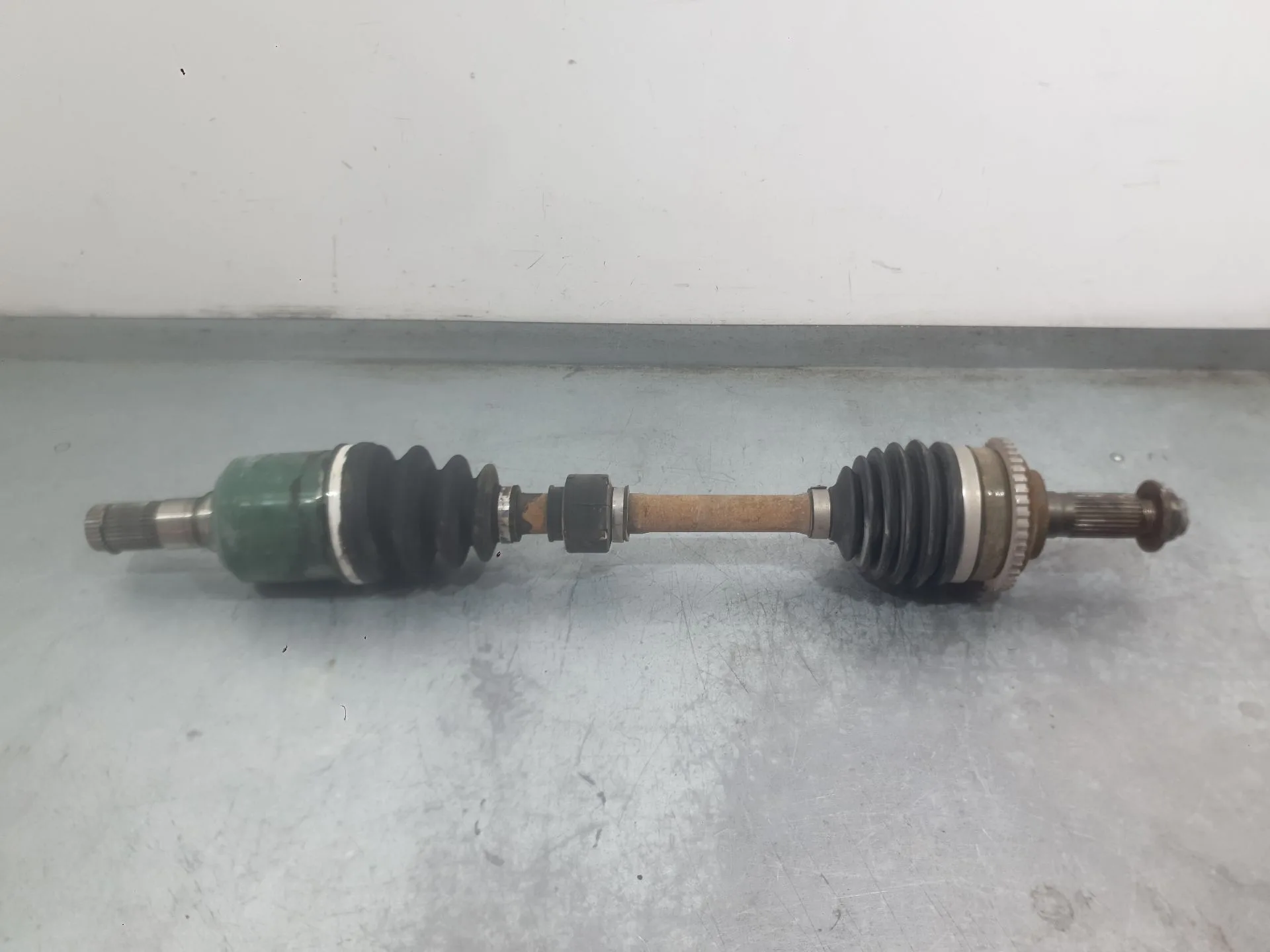 Transmision Delantera Izquierda para Mazda 6 Sedan (Gg)