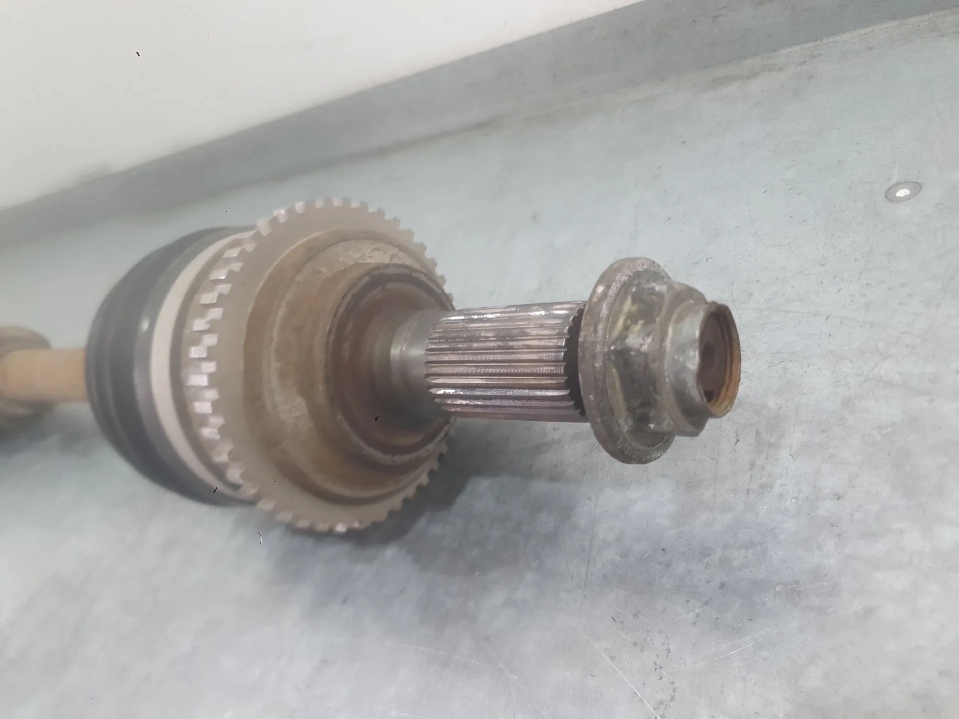 Transmision Delantera Izquierda para Mazda 6 Sedan (Gg)