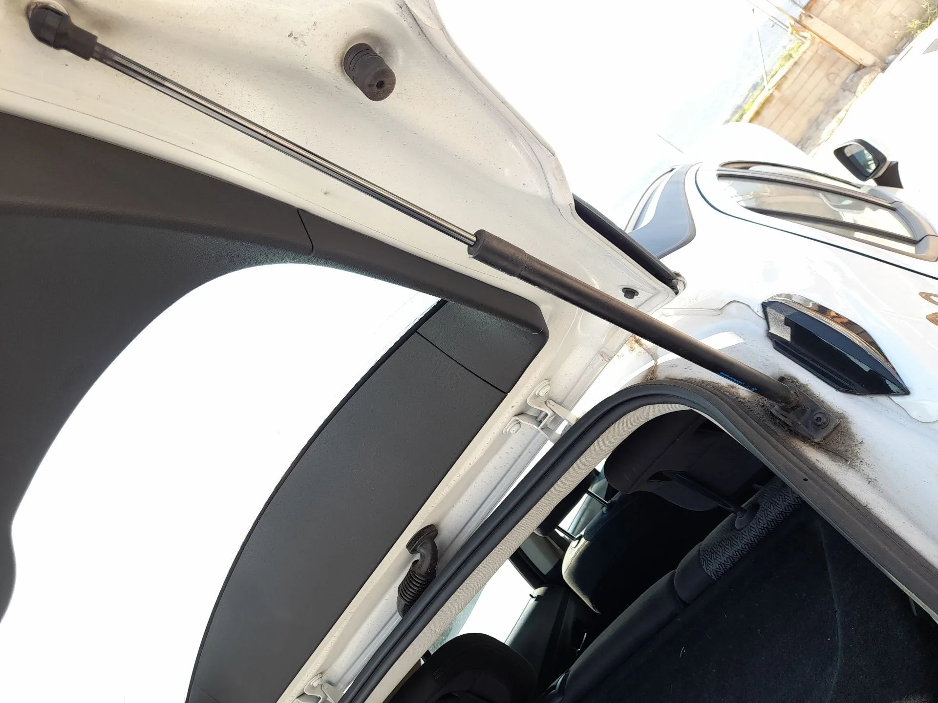 Amortiguadores Maletero / Porton para Opel Mokka / Mokka X (J13)