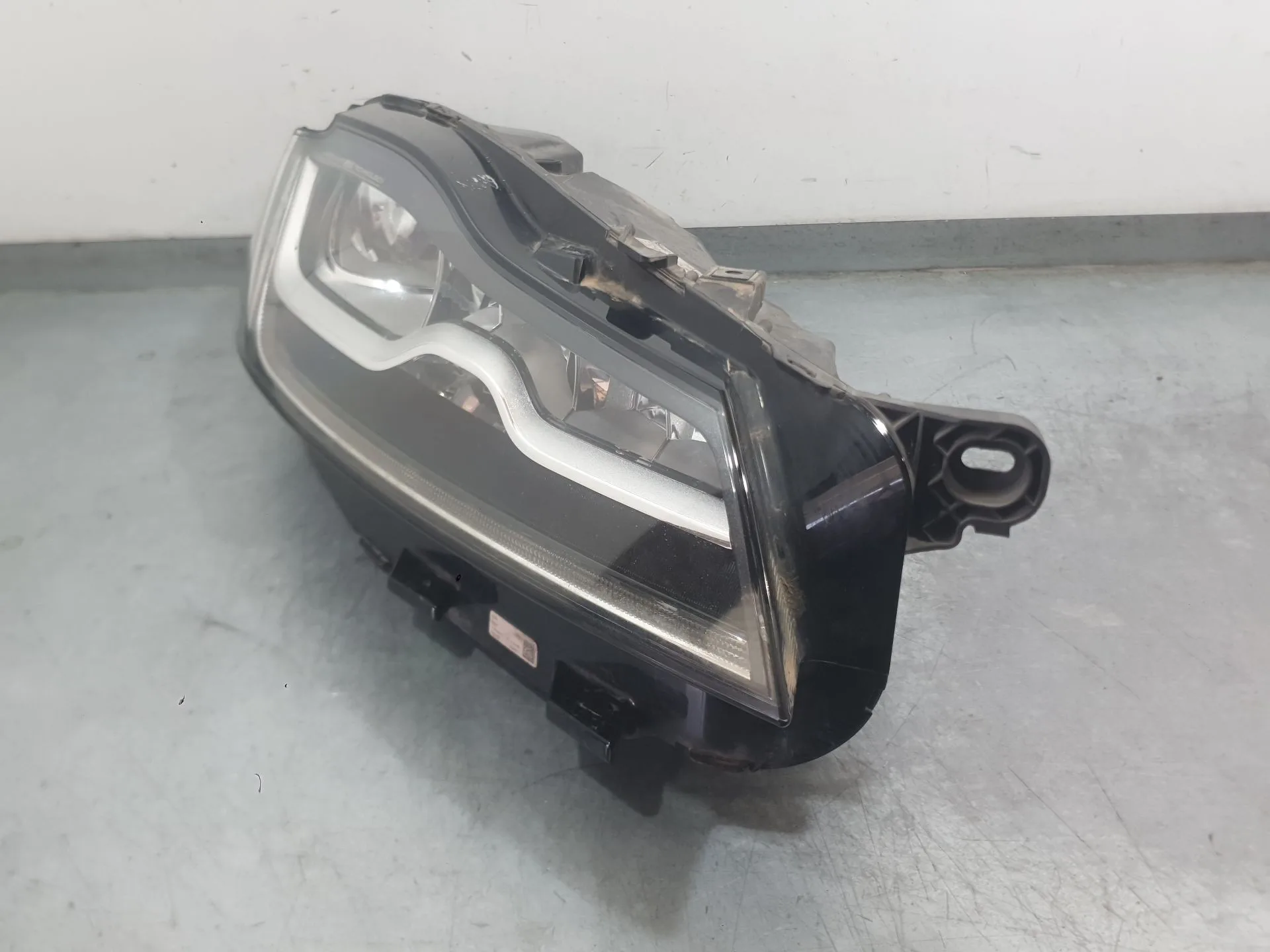 Faro Derecho para Jaguar F-Pace (X761)