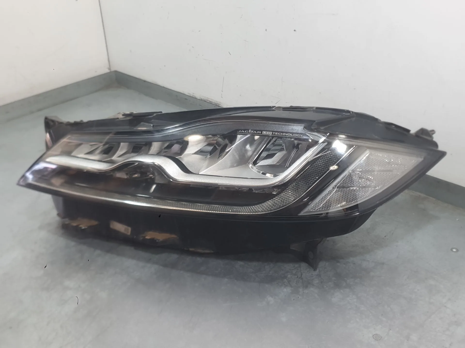 Faro Izquierdo para Jaguar F-Pace (X761)