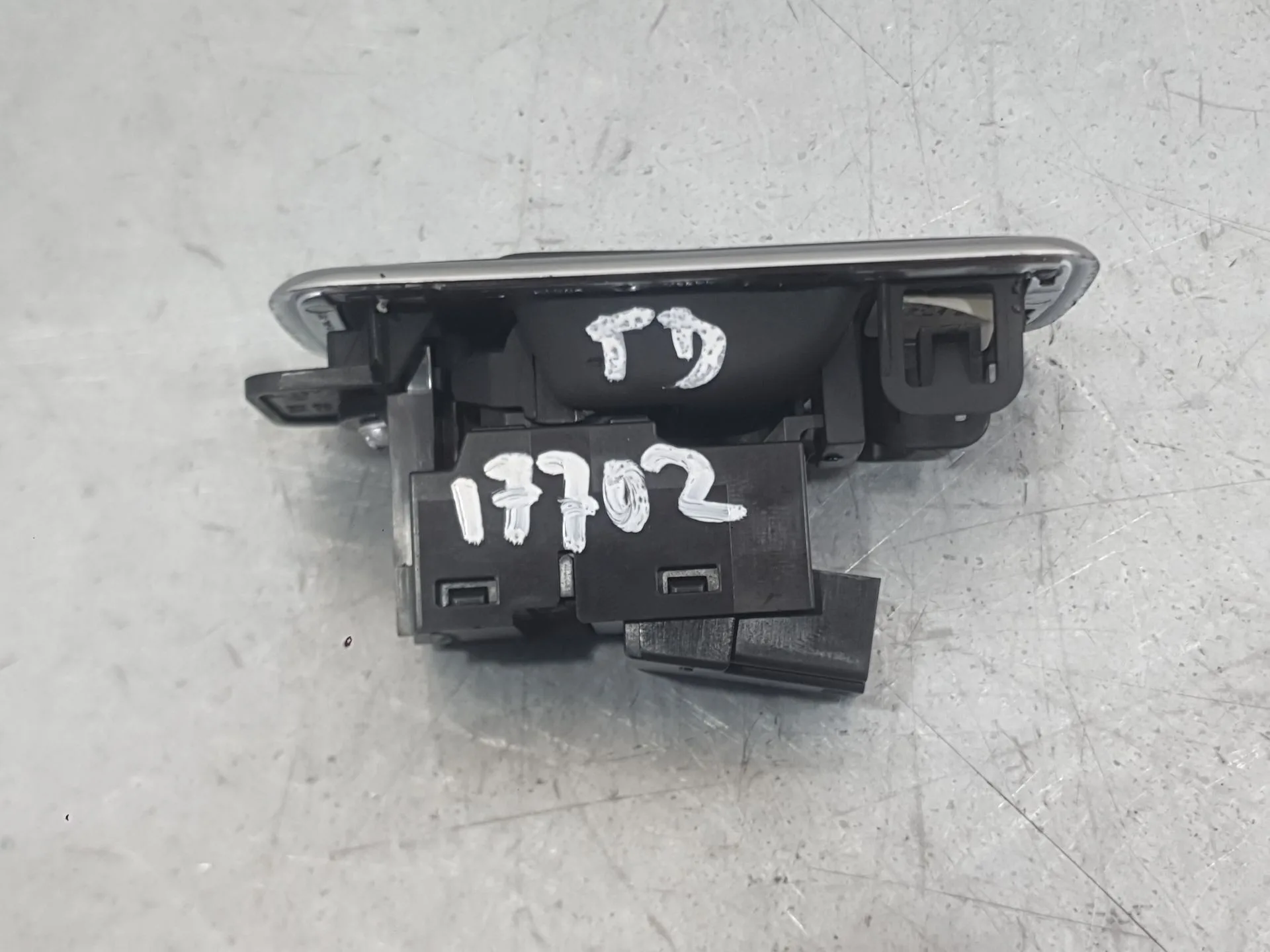Mando Elevalunas Trasero Derecho para Jaguar F-Pace (X761)