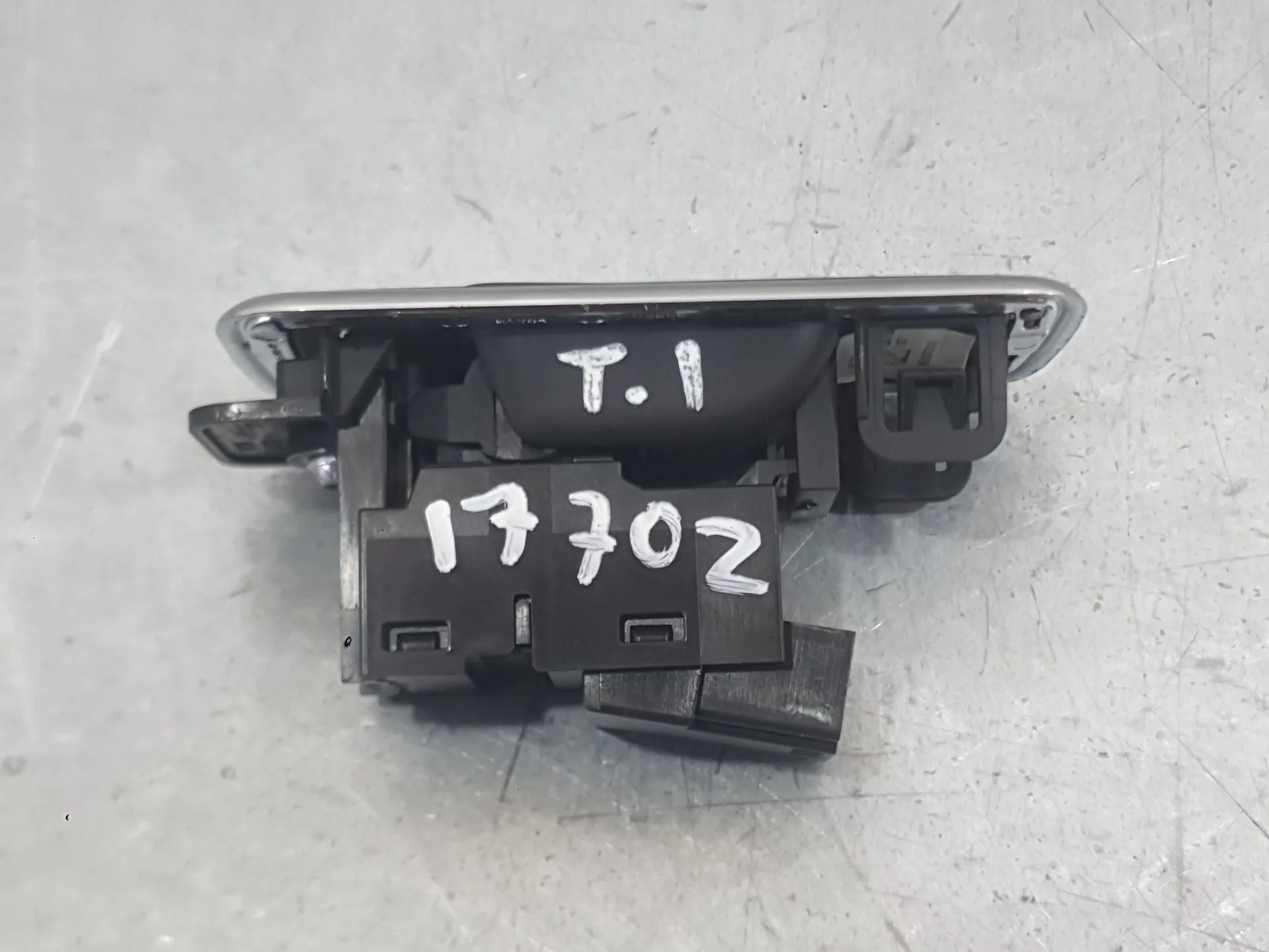 Mando Elevalunas Trasero Izquierdo para Jaguar F-Pace (X761)