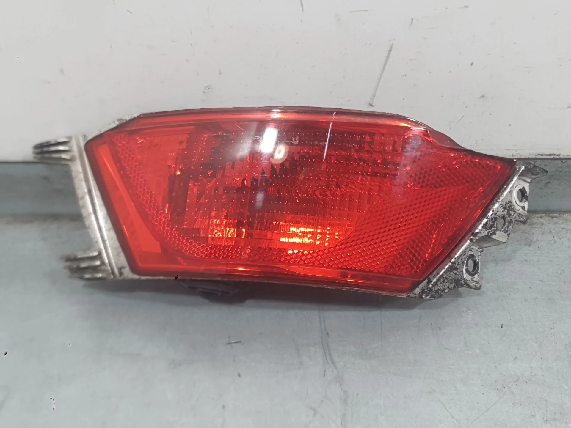 Piloto Trasero Izquierdo Paragolpes para Jaguar F-Pace (X761)