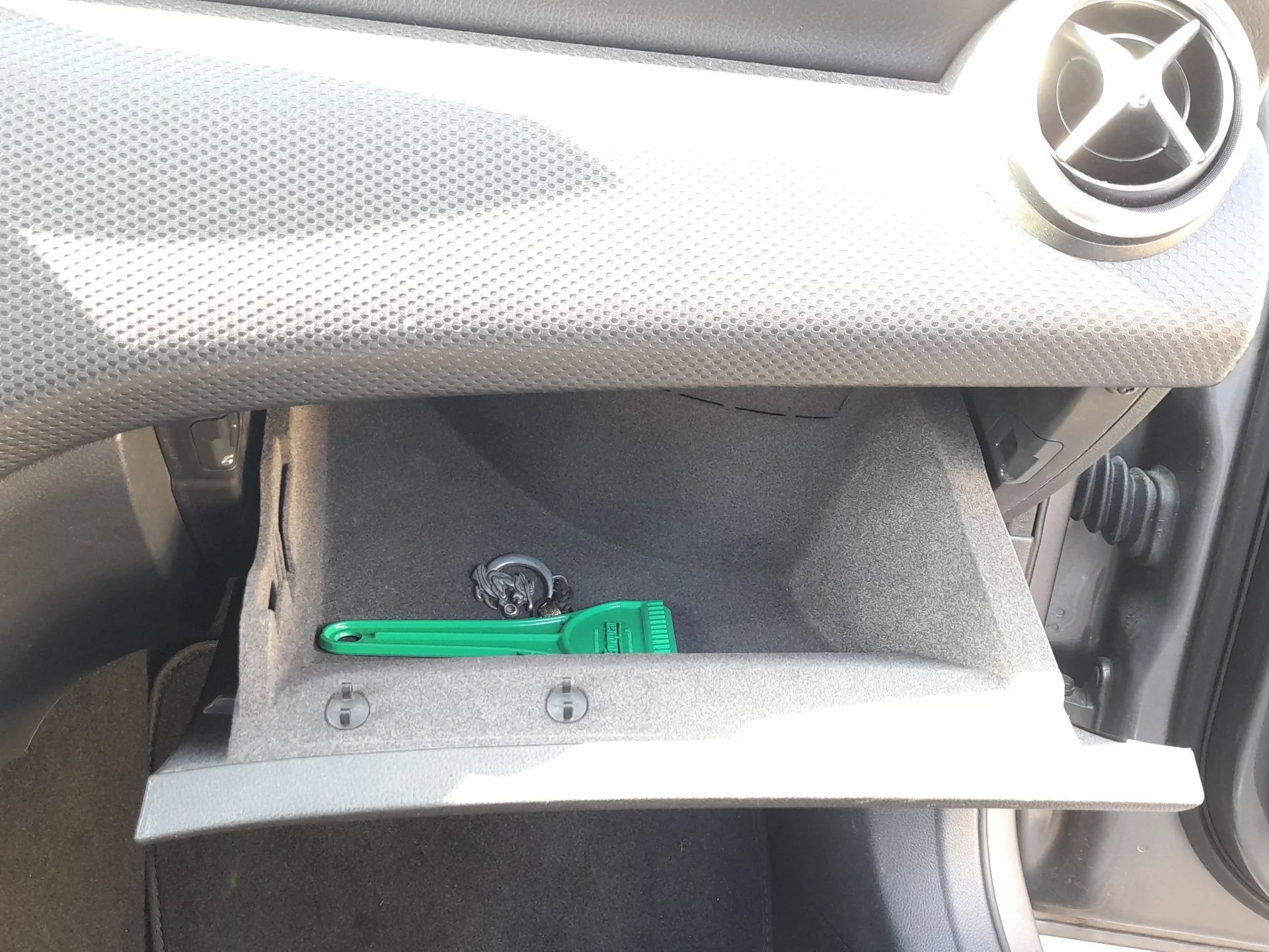 Guantera para Mercedes-Benz Clase A (W176)