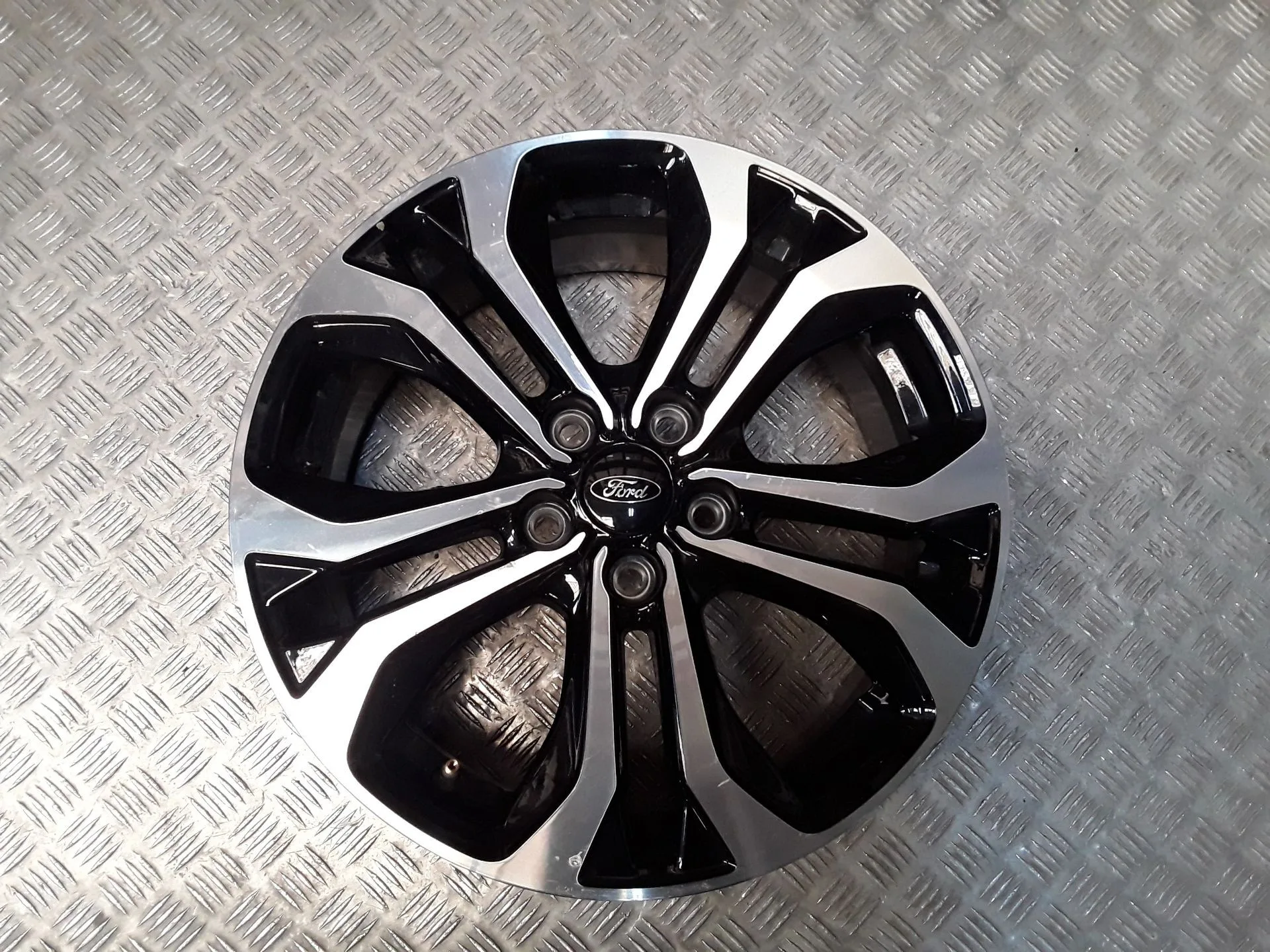 Llanta Aluminio para Ford Puma (J2K, Cf7)