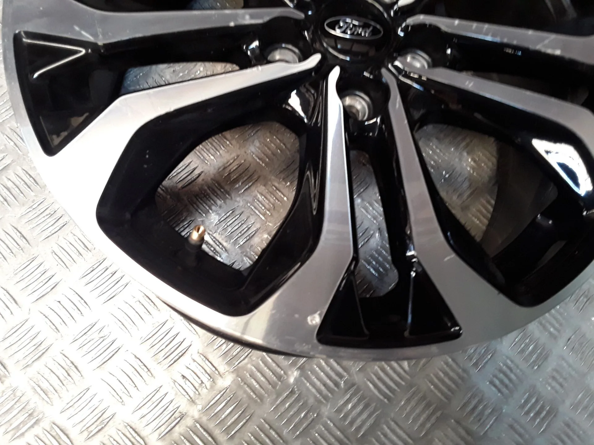 Llanta Aluminio para Ford Puma (J2K, Cf7)