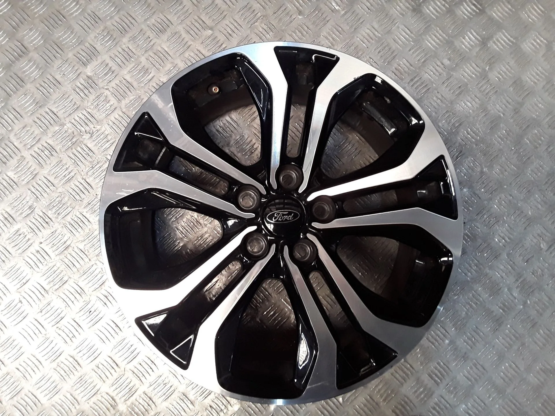 Llanta Aluminio para Ford Puma (J2K, Cf7)