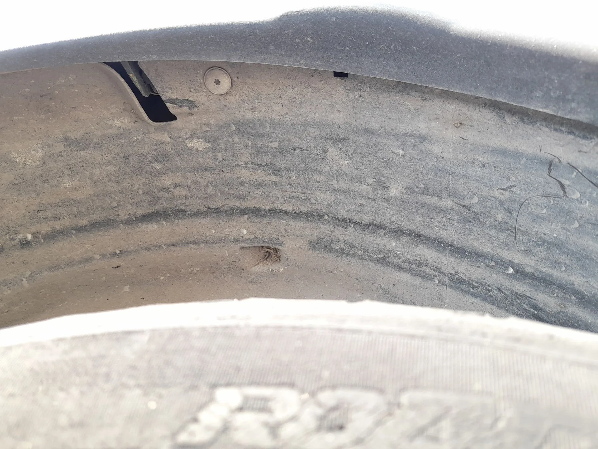 Plastico Pase Rueda Tras. Izq. para Citroën C4 Cactus