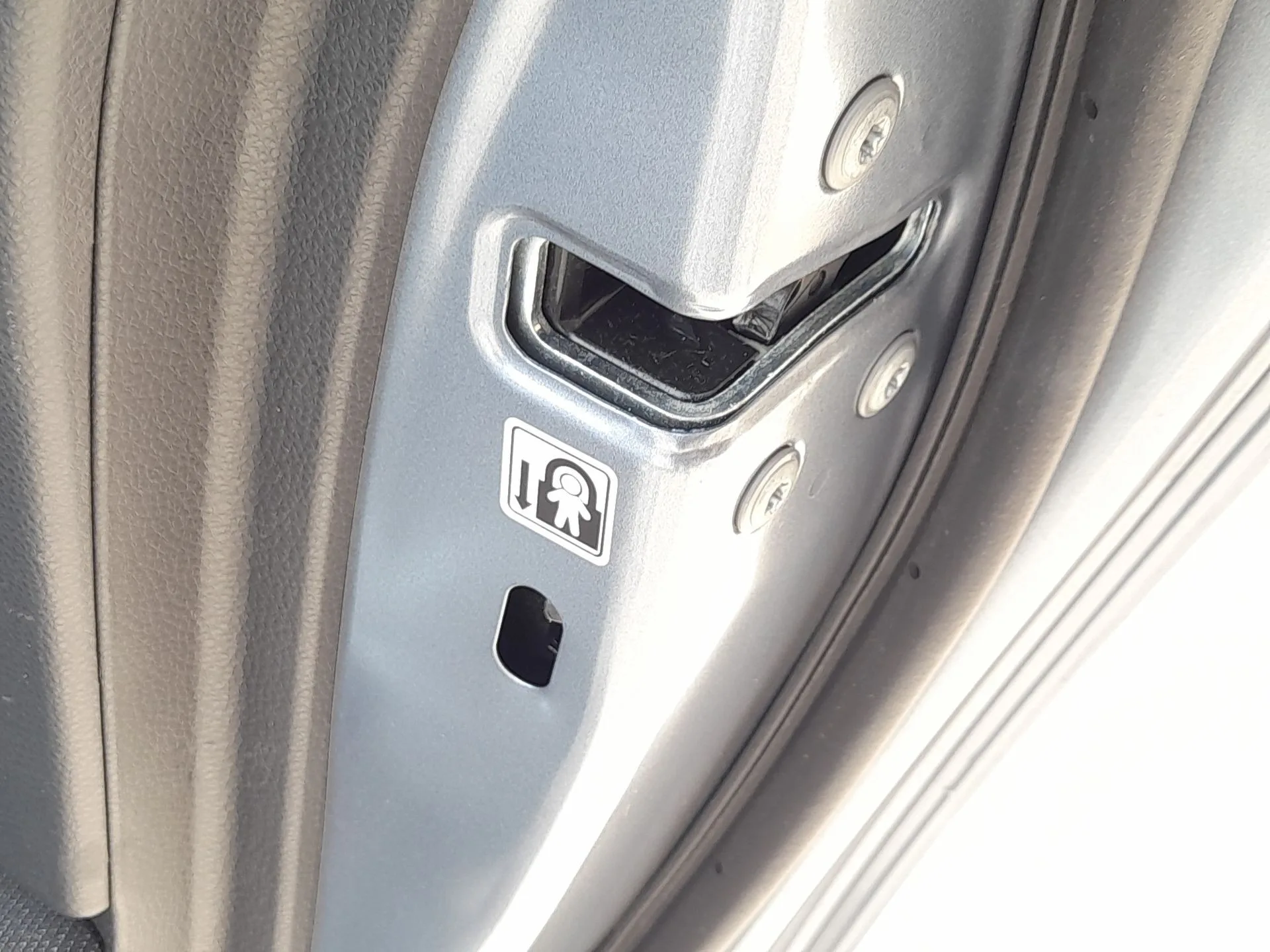 Cerradura Puerta Trasera Derecha para Toyota Corolla Sedan (_E21_)