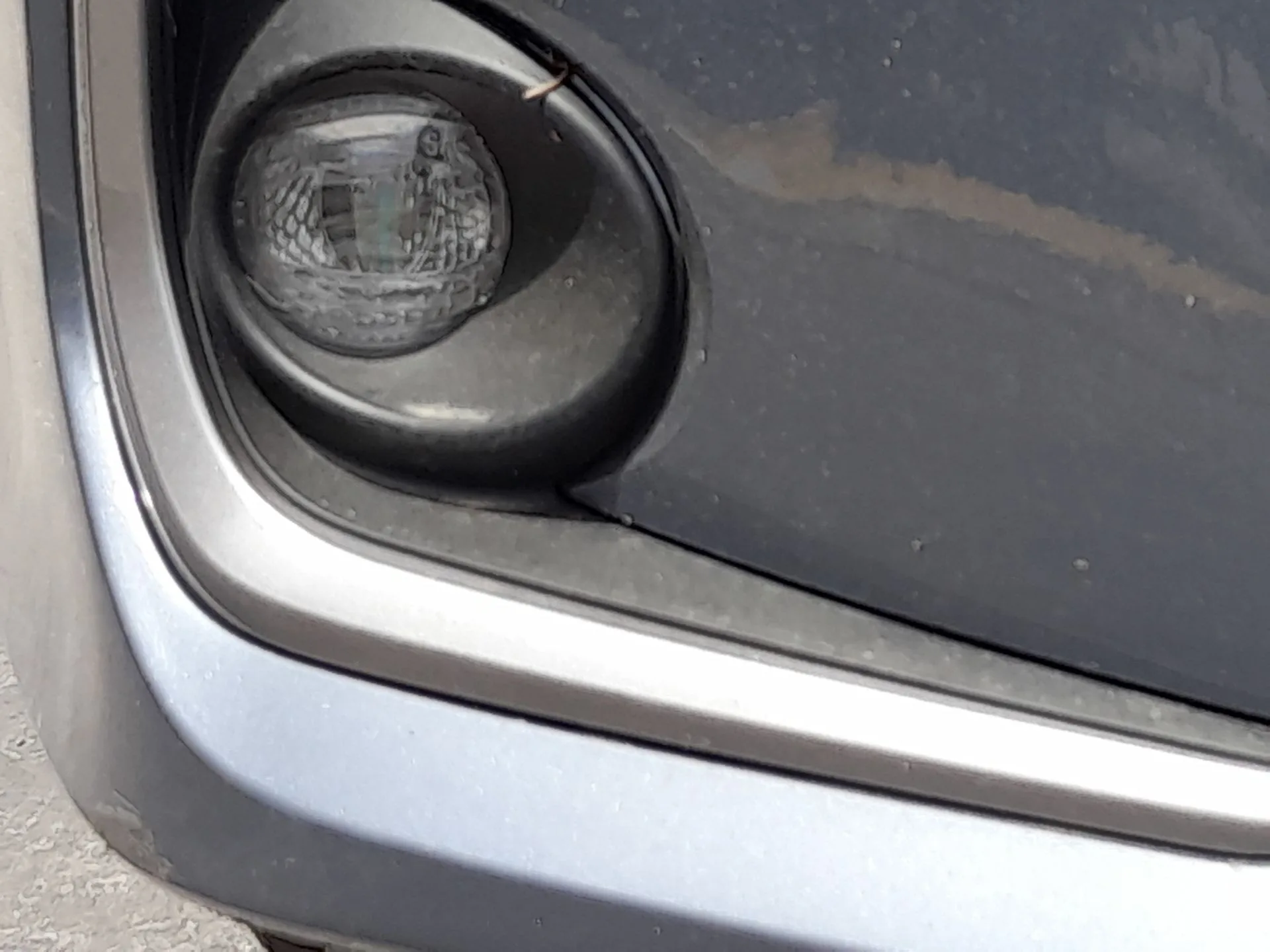 Faro Antiniebla Derecho para Toyota Corolla Sedan (_E21_)