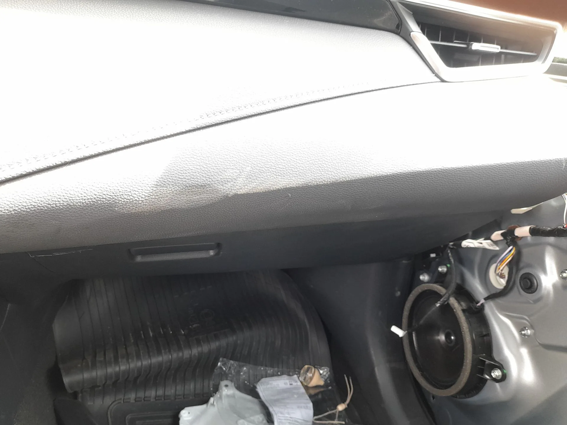 Guantera para Toyota Corolla Sedan (_E21_)