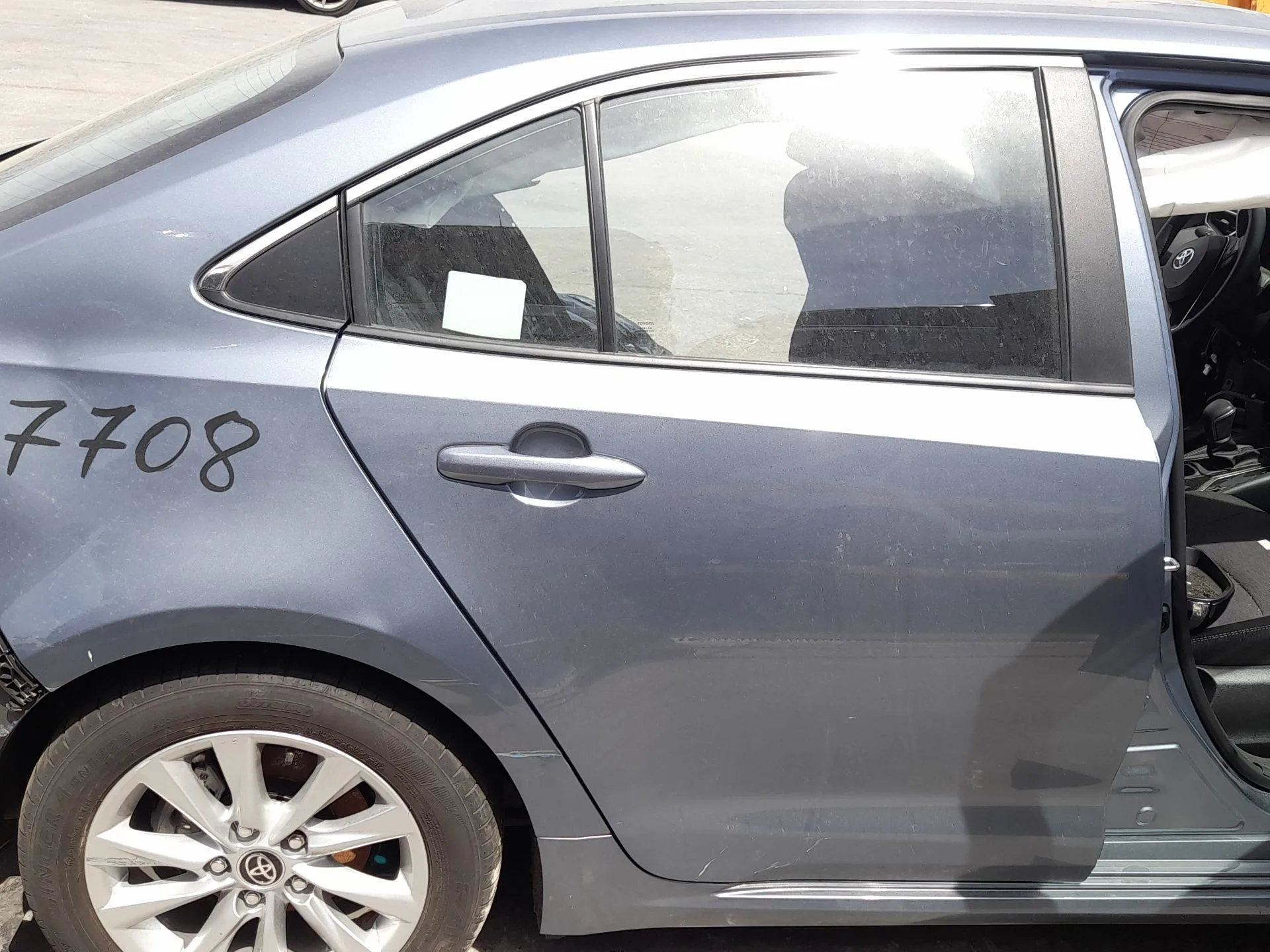 Puerta Trasera Derecha para Toyota Corolla Sedan (_E21_)