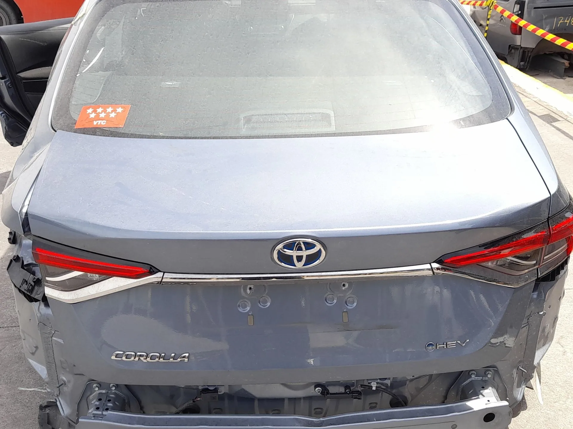Tapa Maletero para Toyota Corolla Sedan (_E21_)