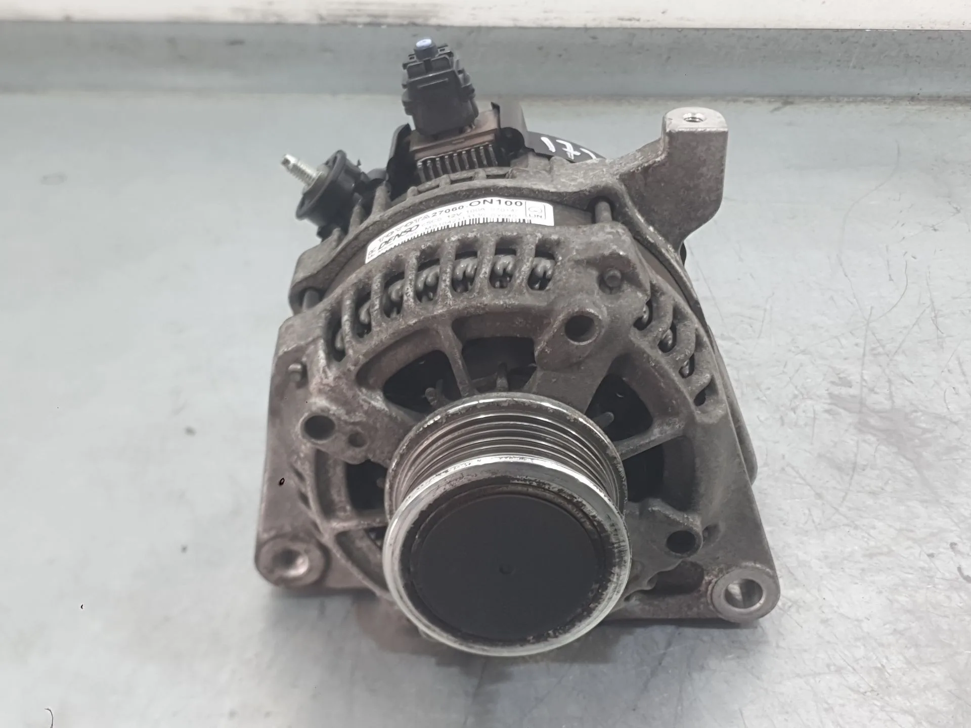 Alternador para Toyota Auris (_E18_)